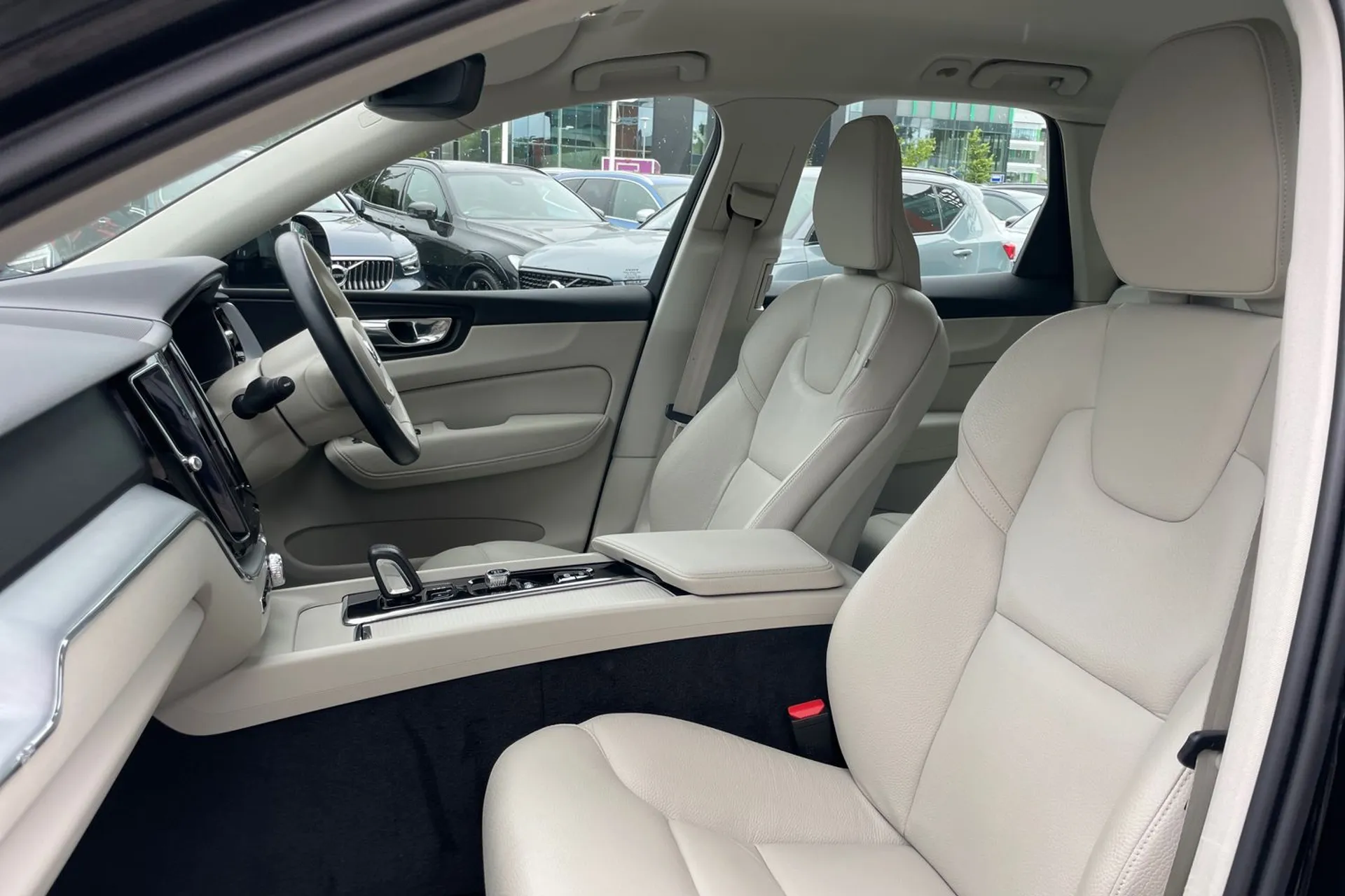 Volvo XC60 thumbnail image number 27