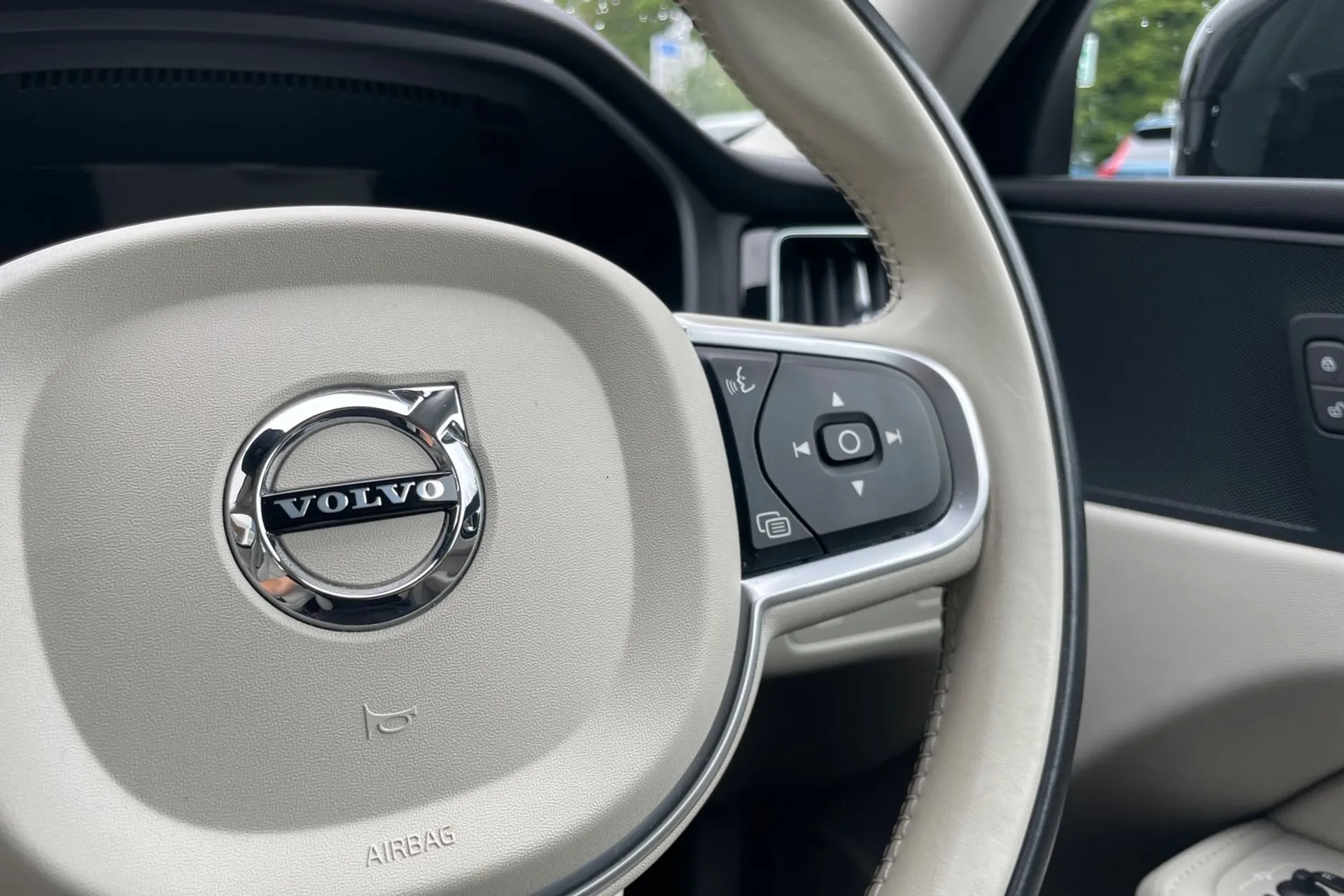 Volvo XC60 thumbnail image number 36