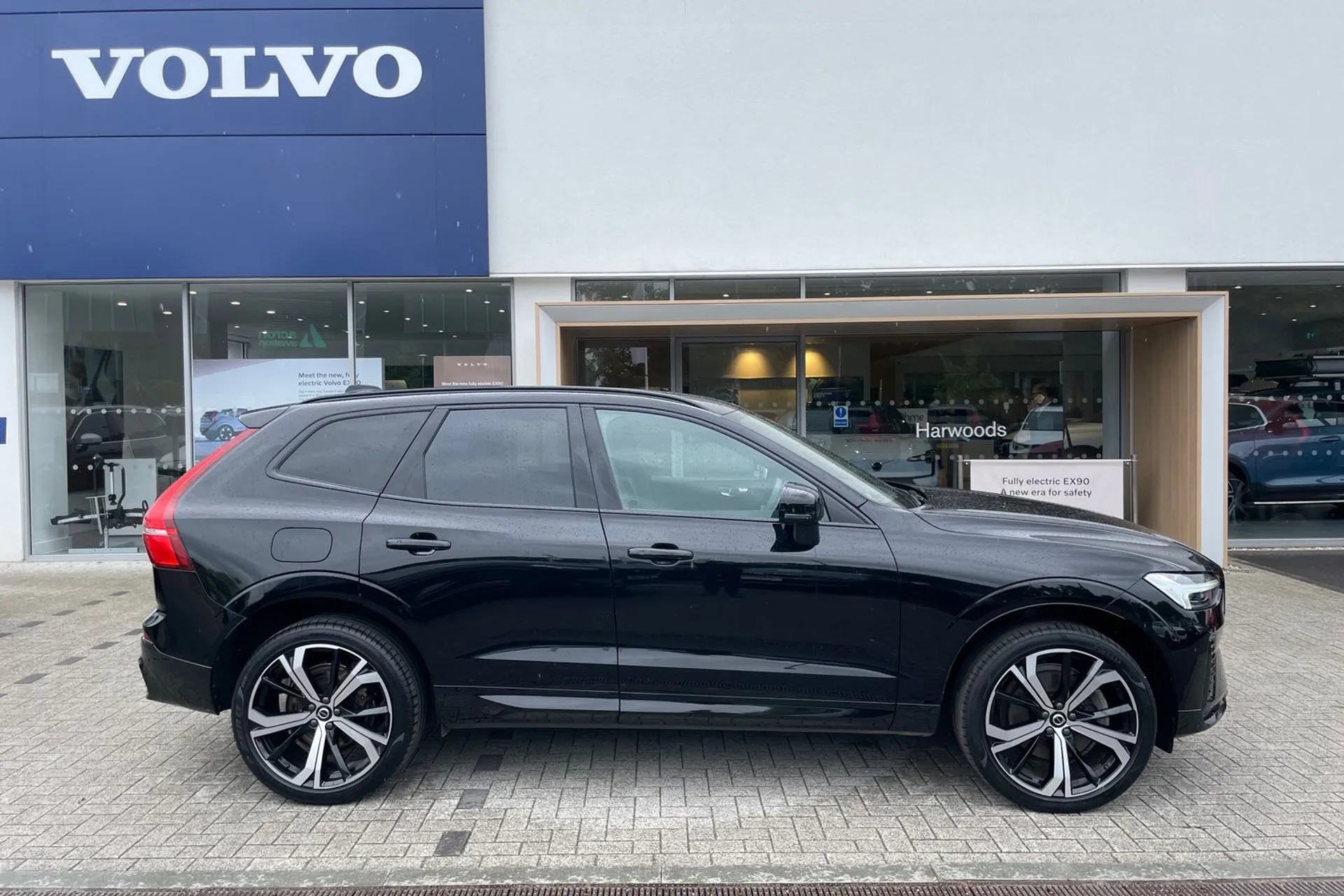 Volvo XC60 thumbnail image number 2