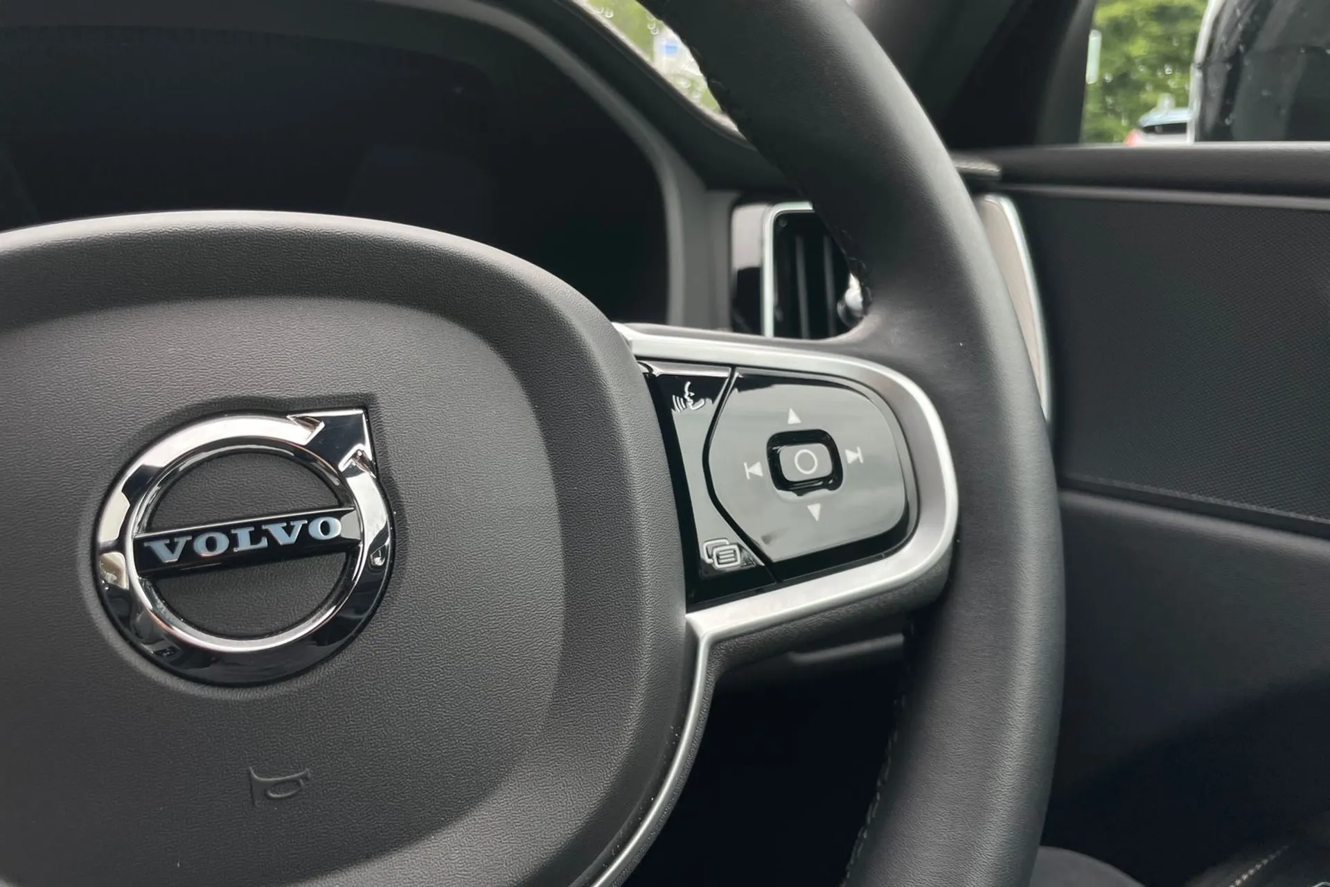 Volvo XC60 thumbnail image number 36