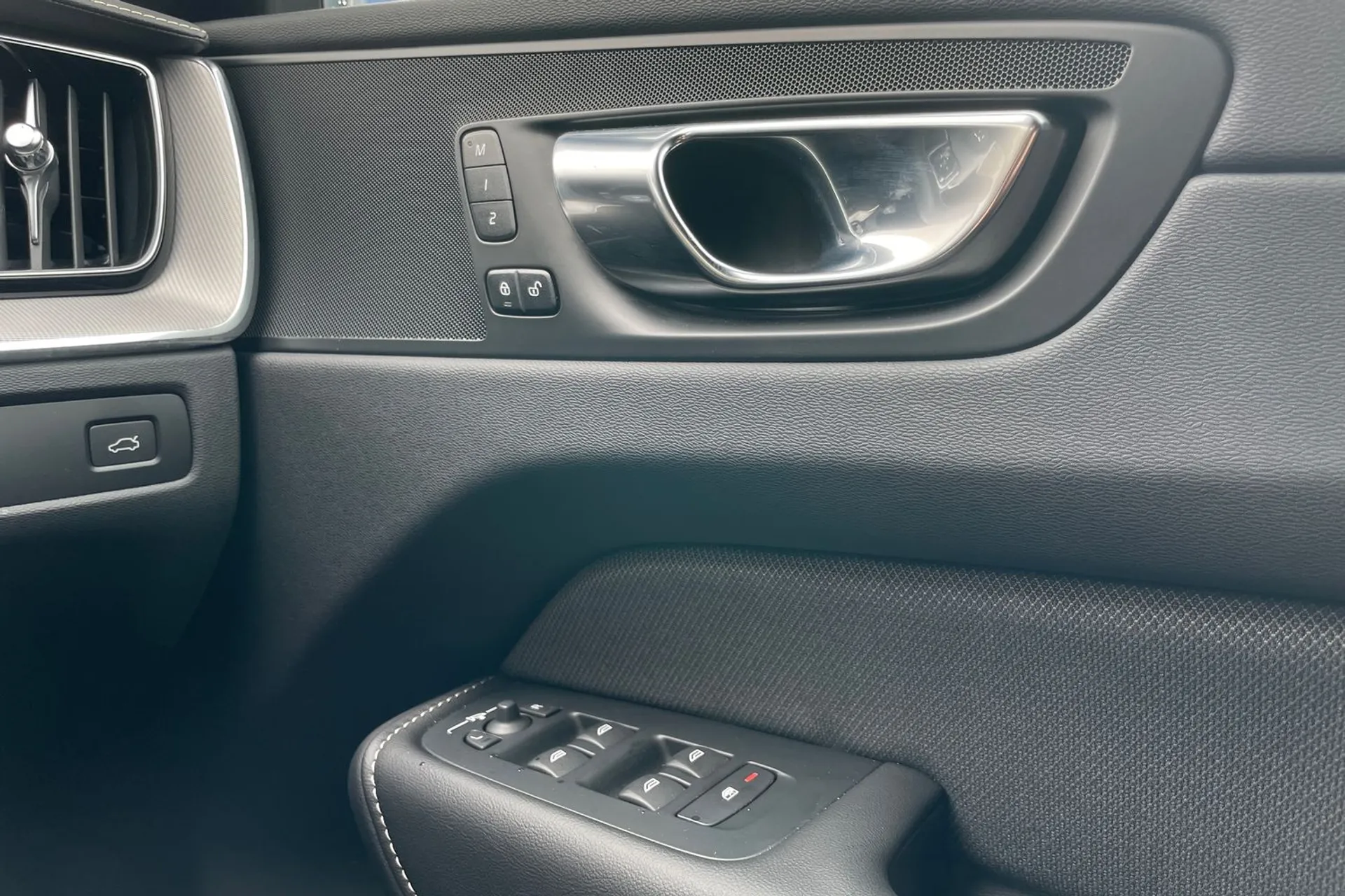 Volvo XC60 thumbnail image number 41