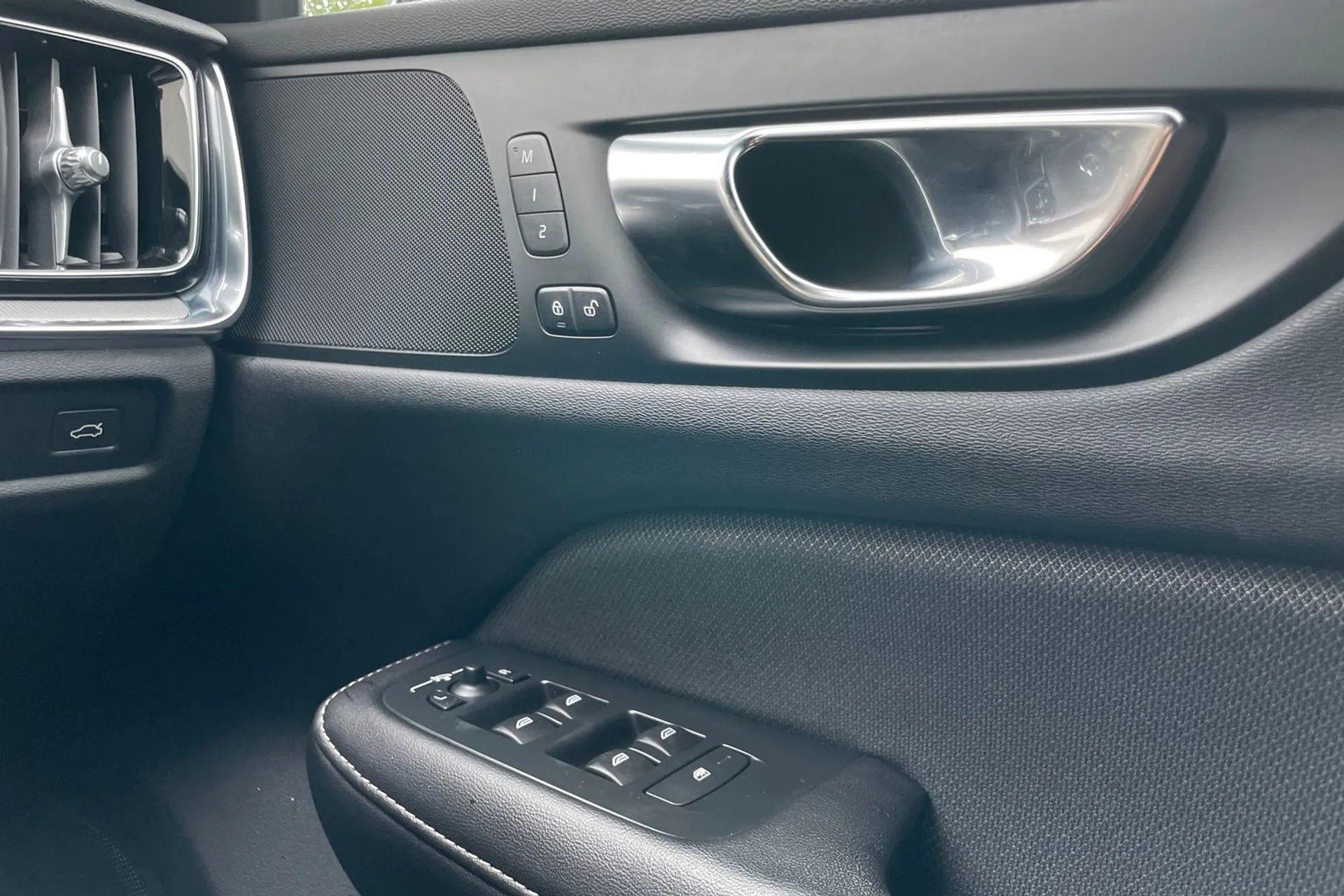 Volvo V60 thumbnail image number 42