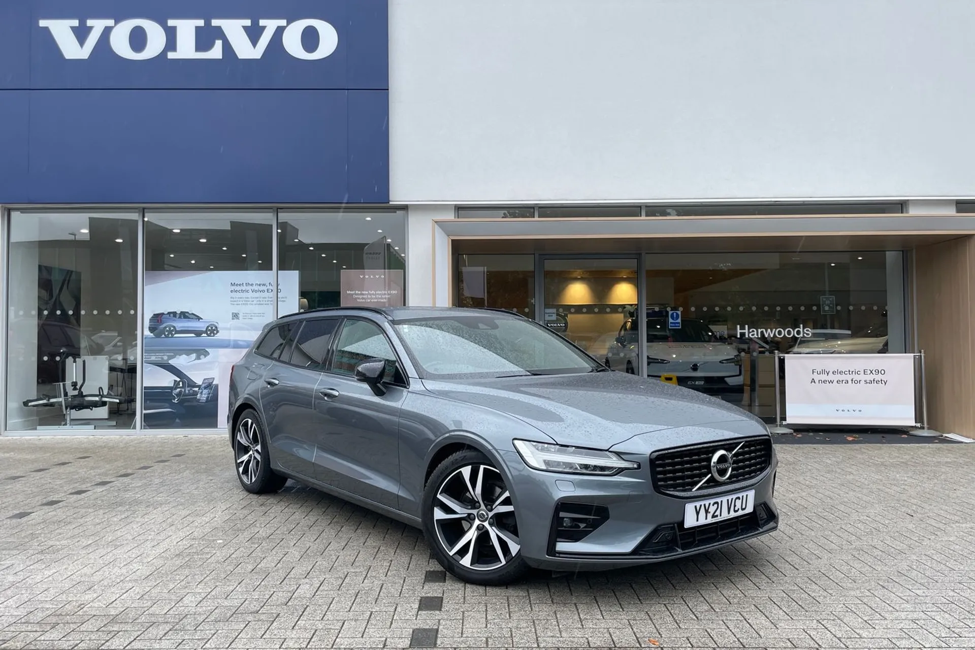 Volvo V60 focused image