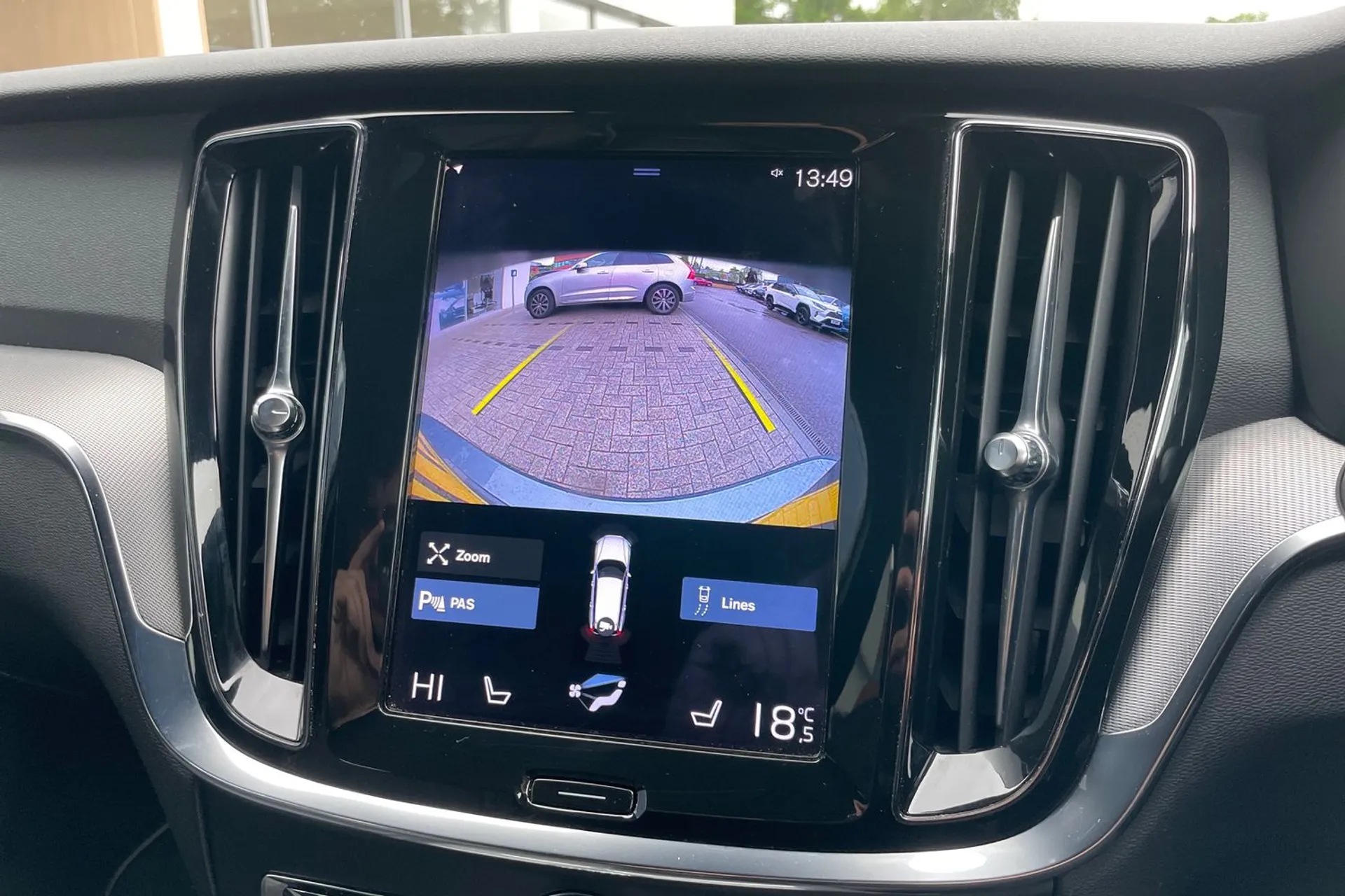 Volvo V60 thumbnail image number 4