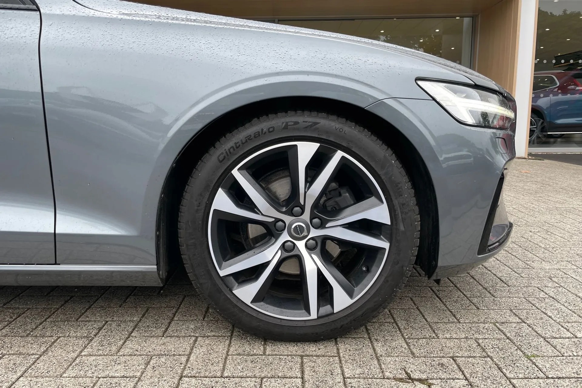 Volvo V60 thumbnail image number 13