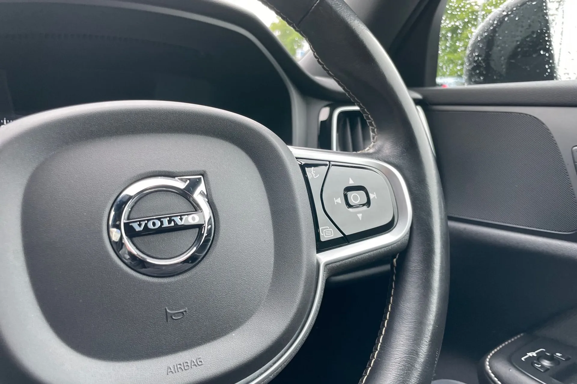 Volvo V60 thumbnail image number 36