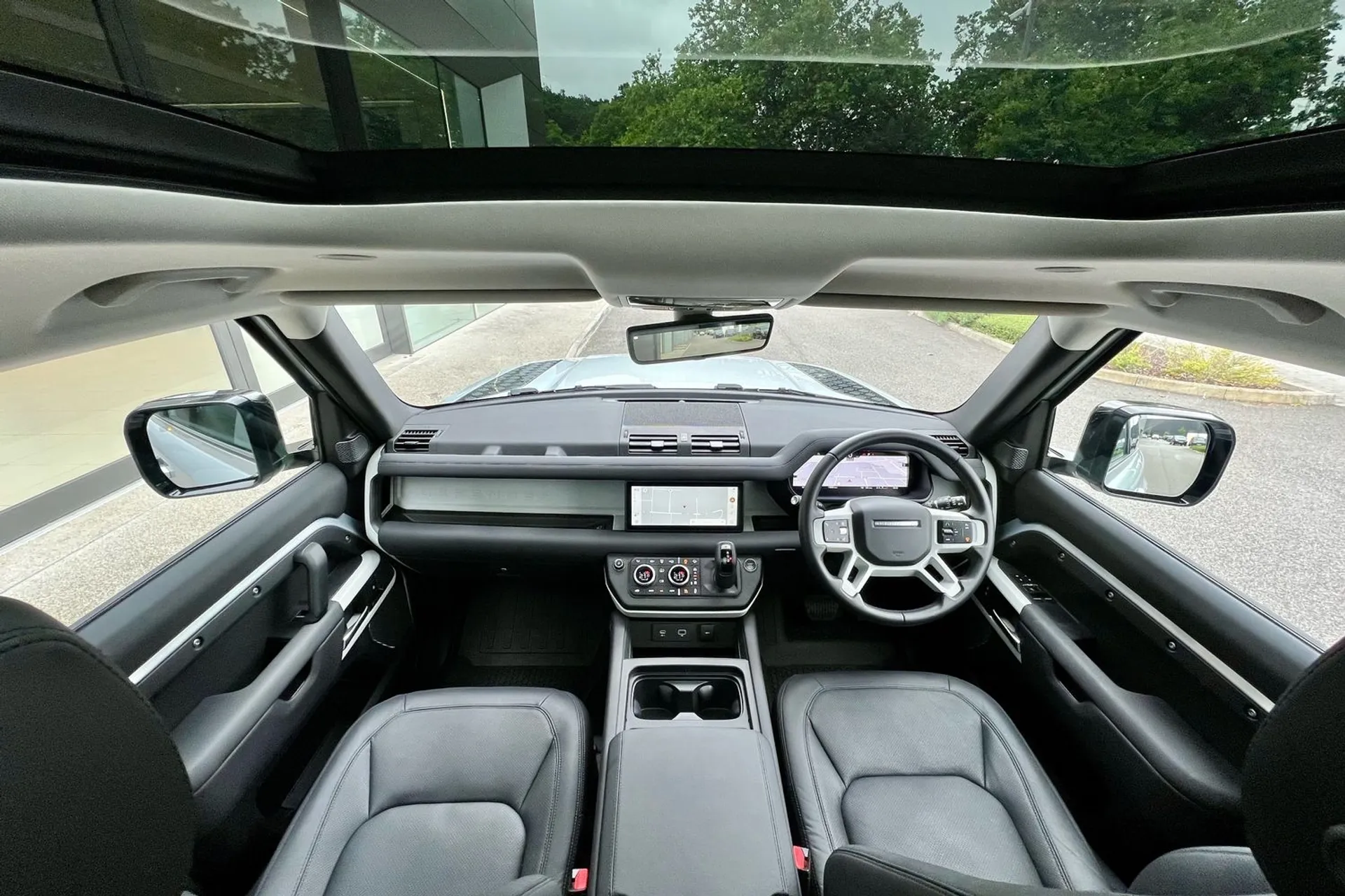 LAND ROVER DEFENDER thumbnail image number 3