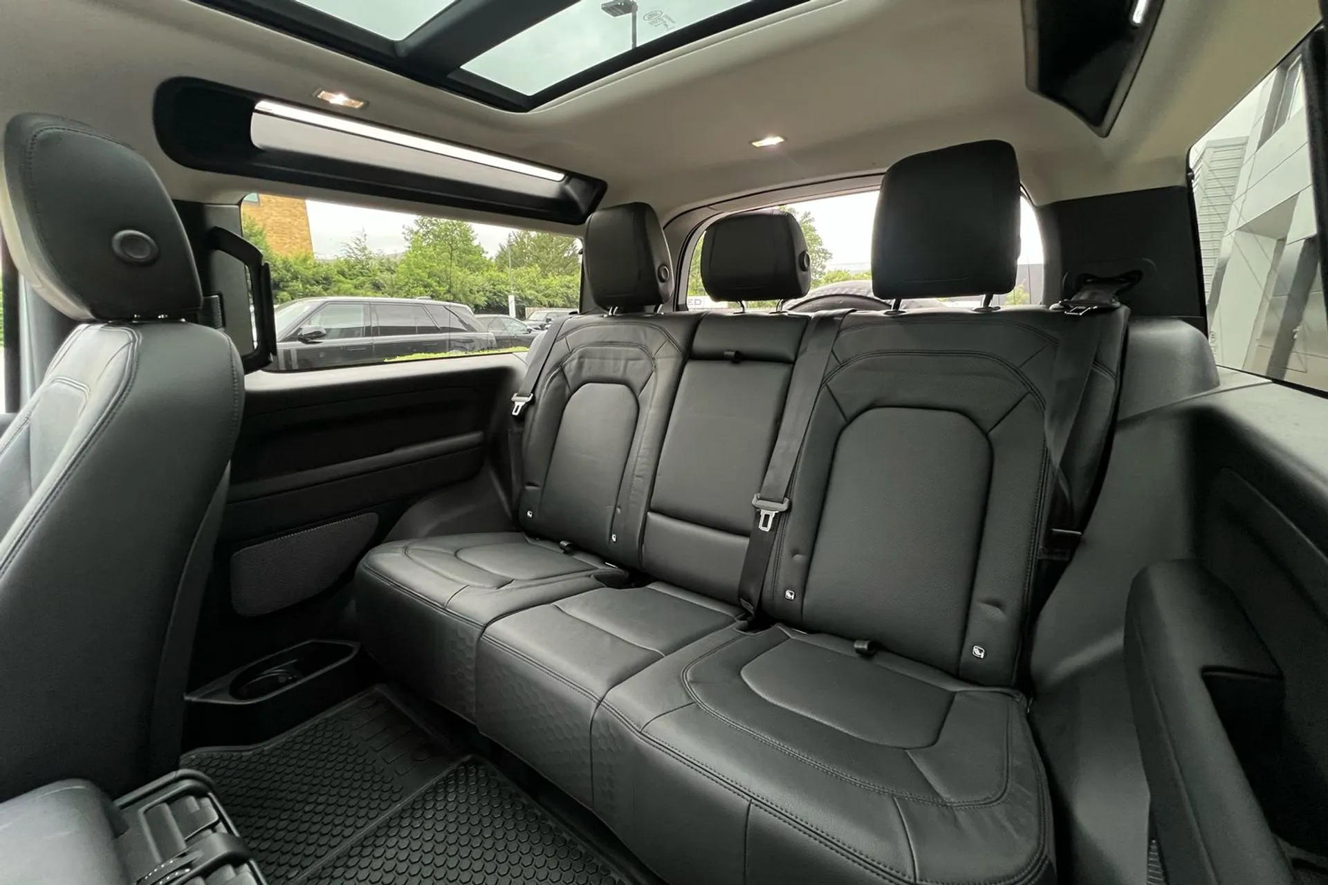 LAND ROVER DEFENDER thumbnail image number 47
