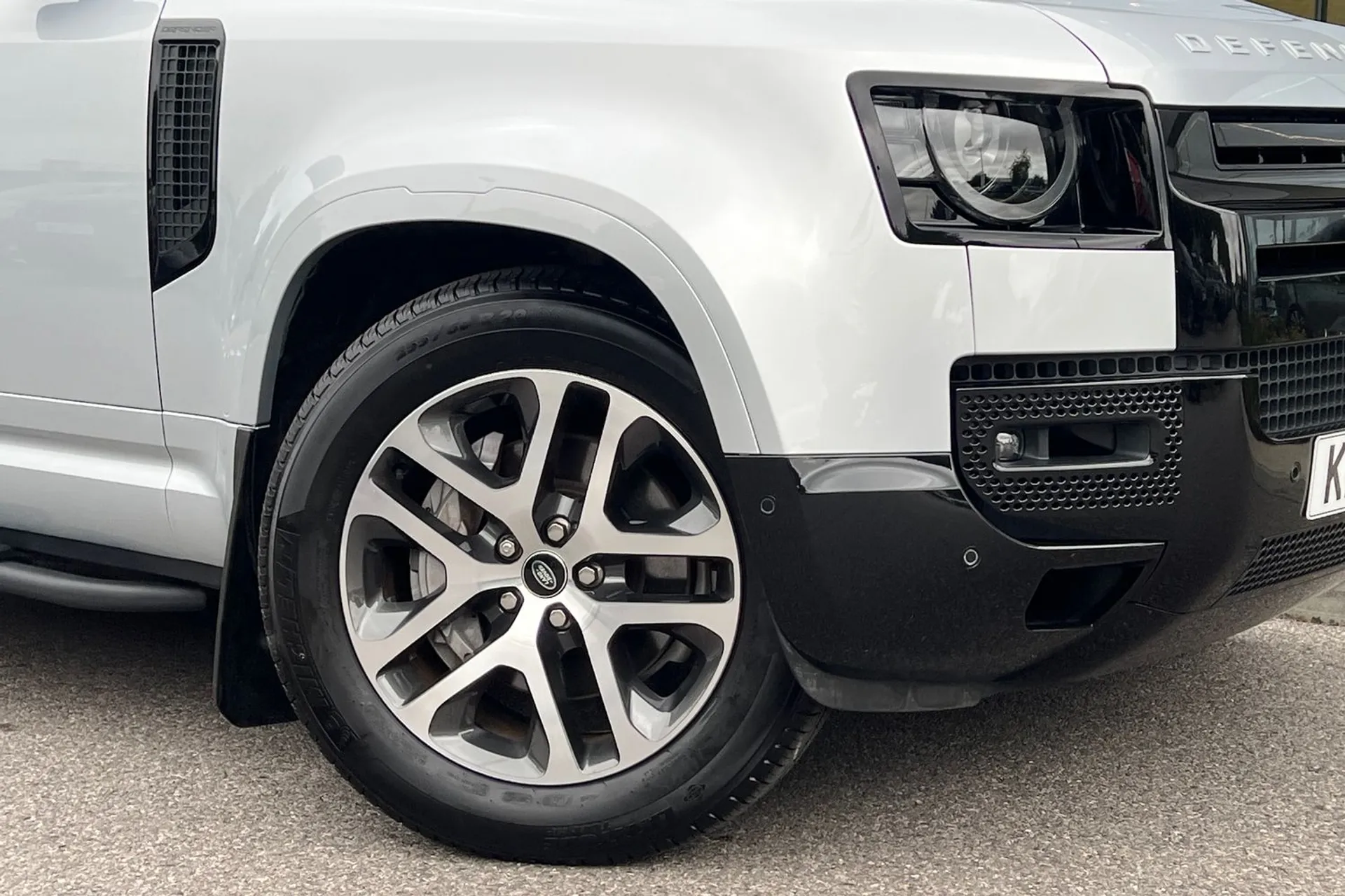 LAND ROVER DEFENDER thumbnail image number 9