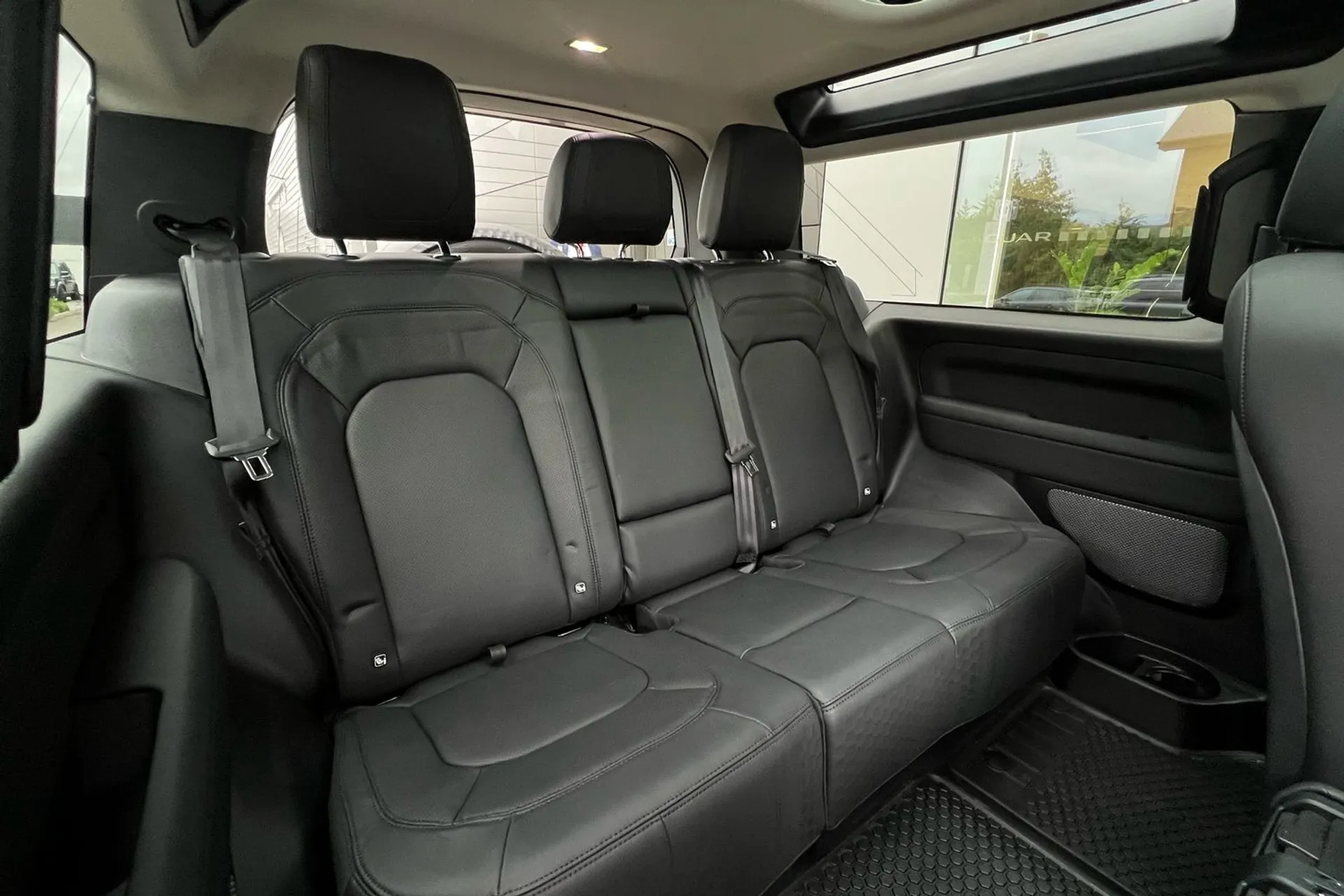 LAND ROVER DEFENDER thumbnail image number 34