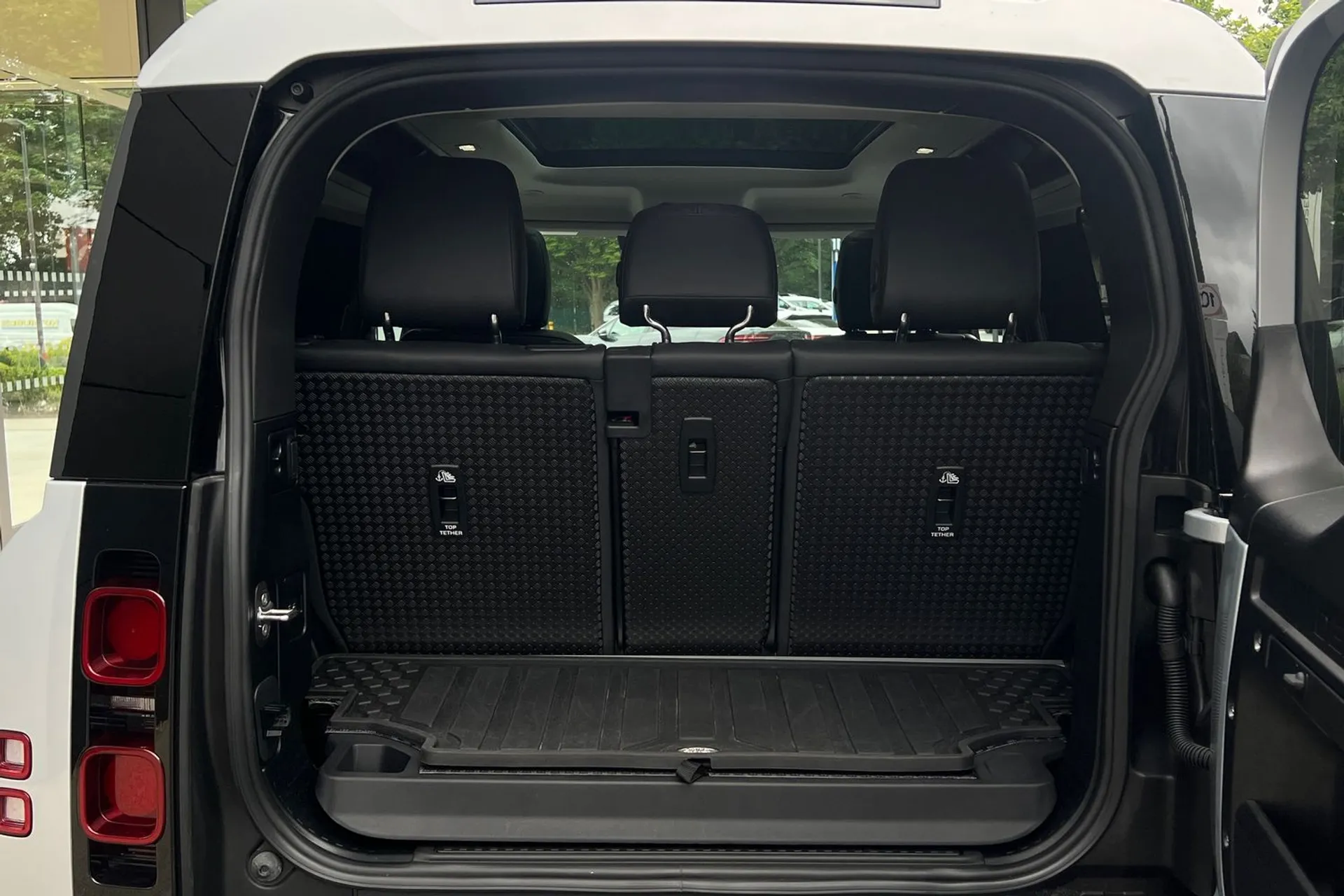 LAND ROVER DEFENDER thumbnail image number 32