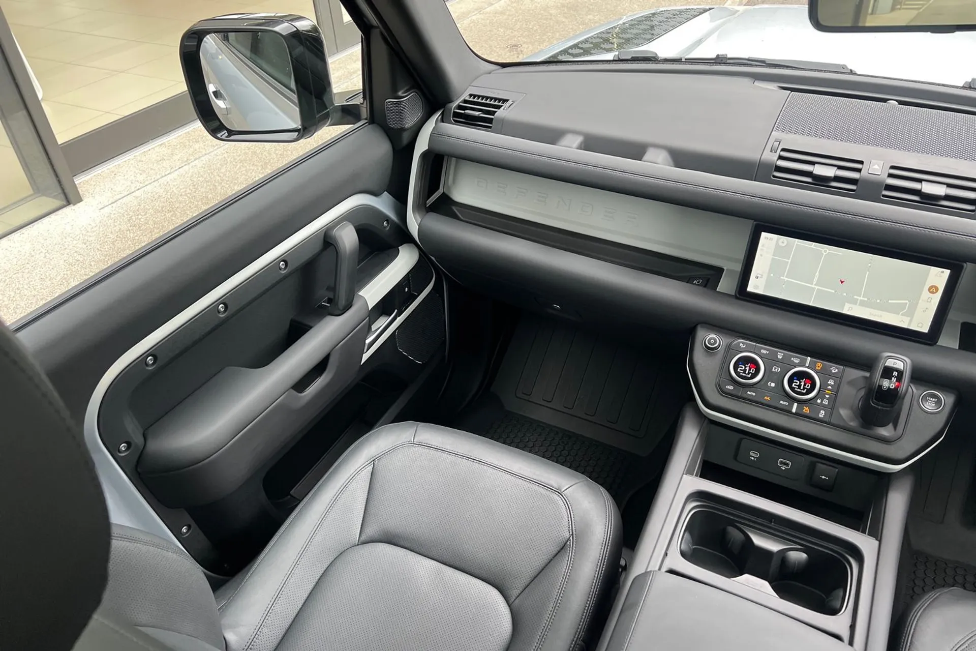 LAND ROVER DEFENDER thumbnail image number 23