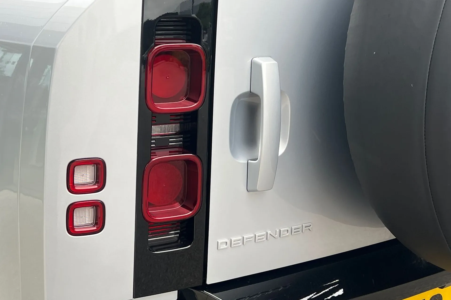 LAND ROVER DEFENDER thumbnail image number 31