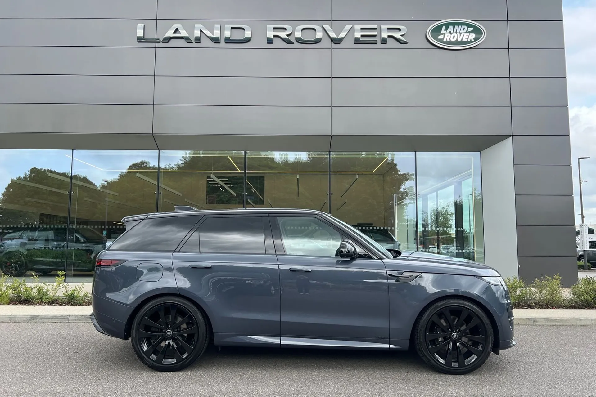 LAND ROVER RANGE ROVER SPORT thumbnail image number 2