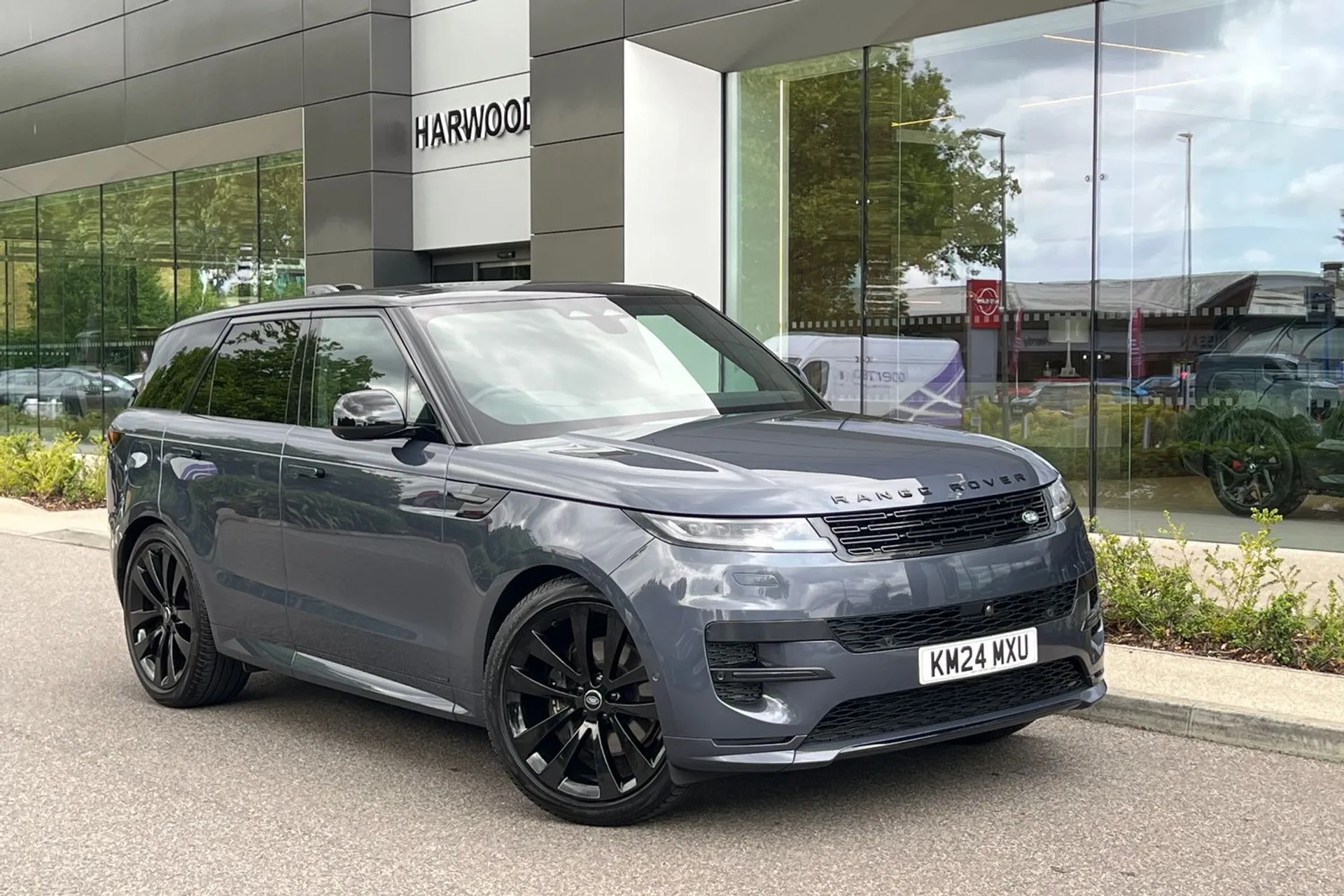 LAND ROVER RANGE ROVER SPORT focused image