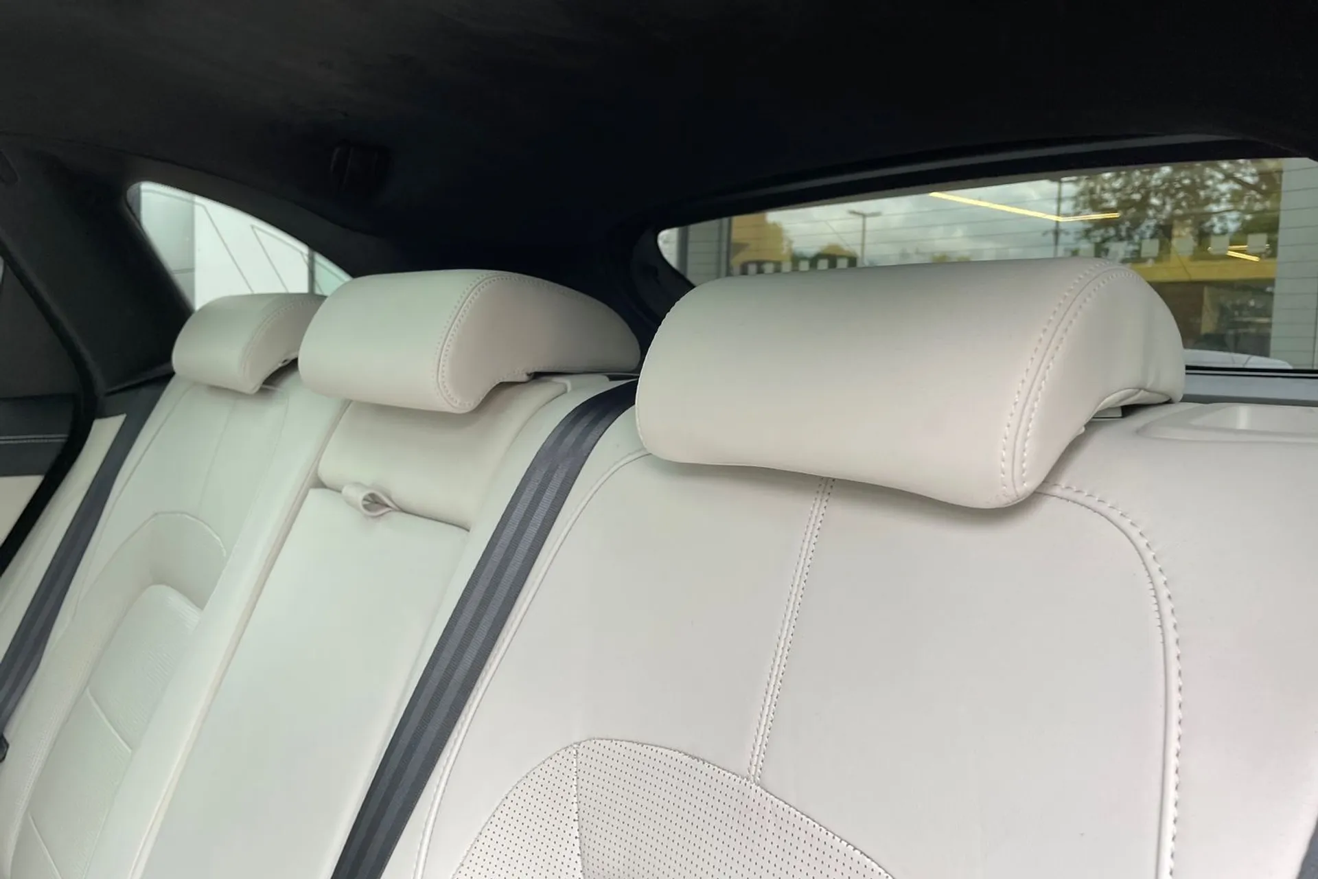 Jaguar F-PACE thumbnail image number 54