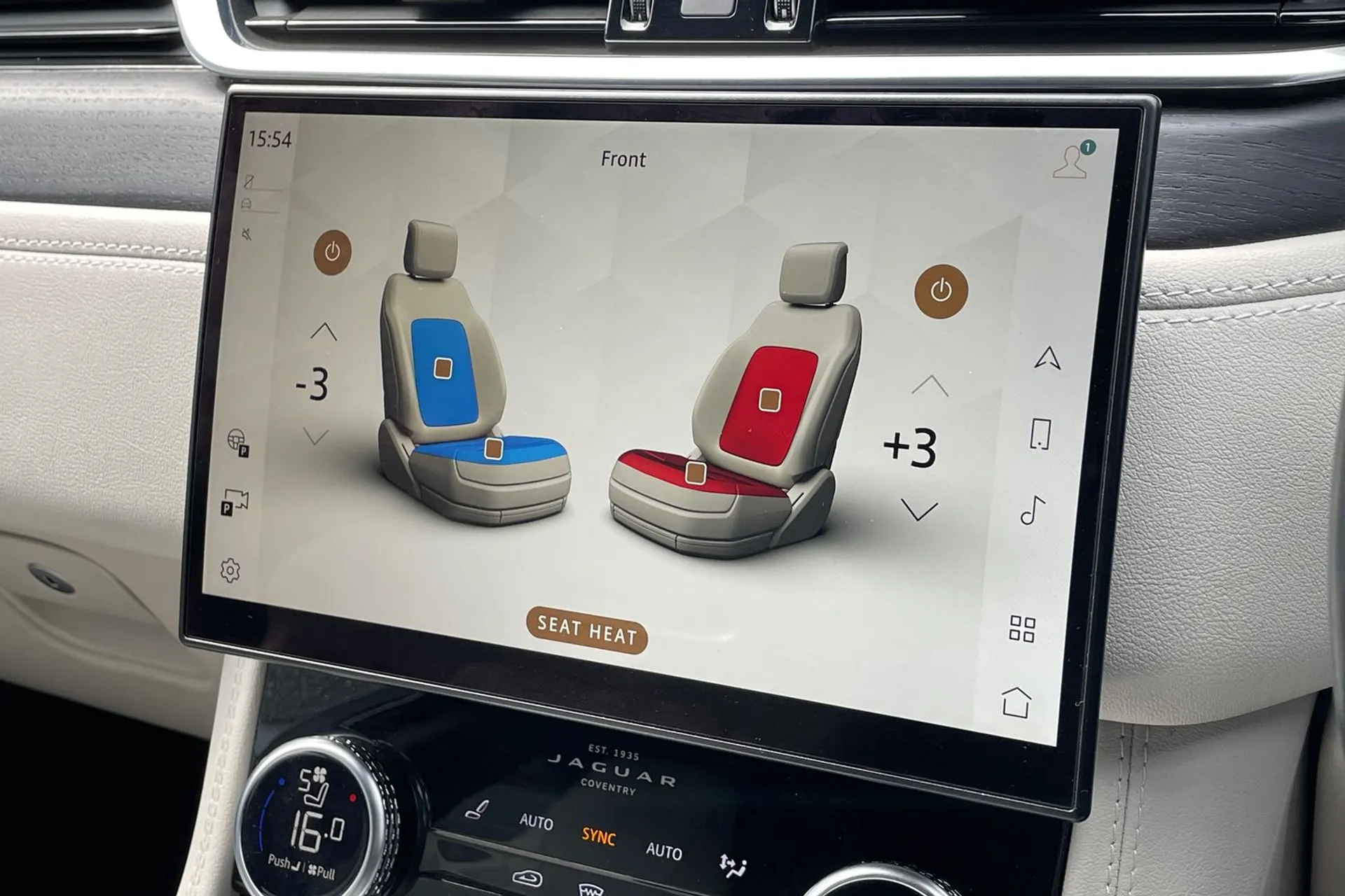 Jaguar F-PACE thumbnail image number 17
