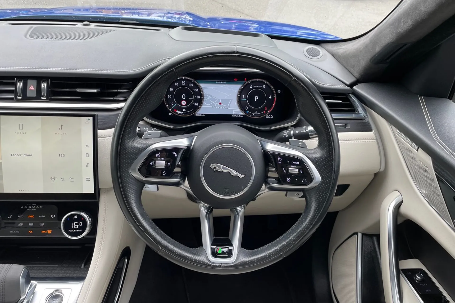 Jaguar F-PACE thumbnail image number 12