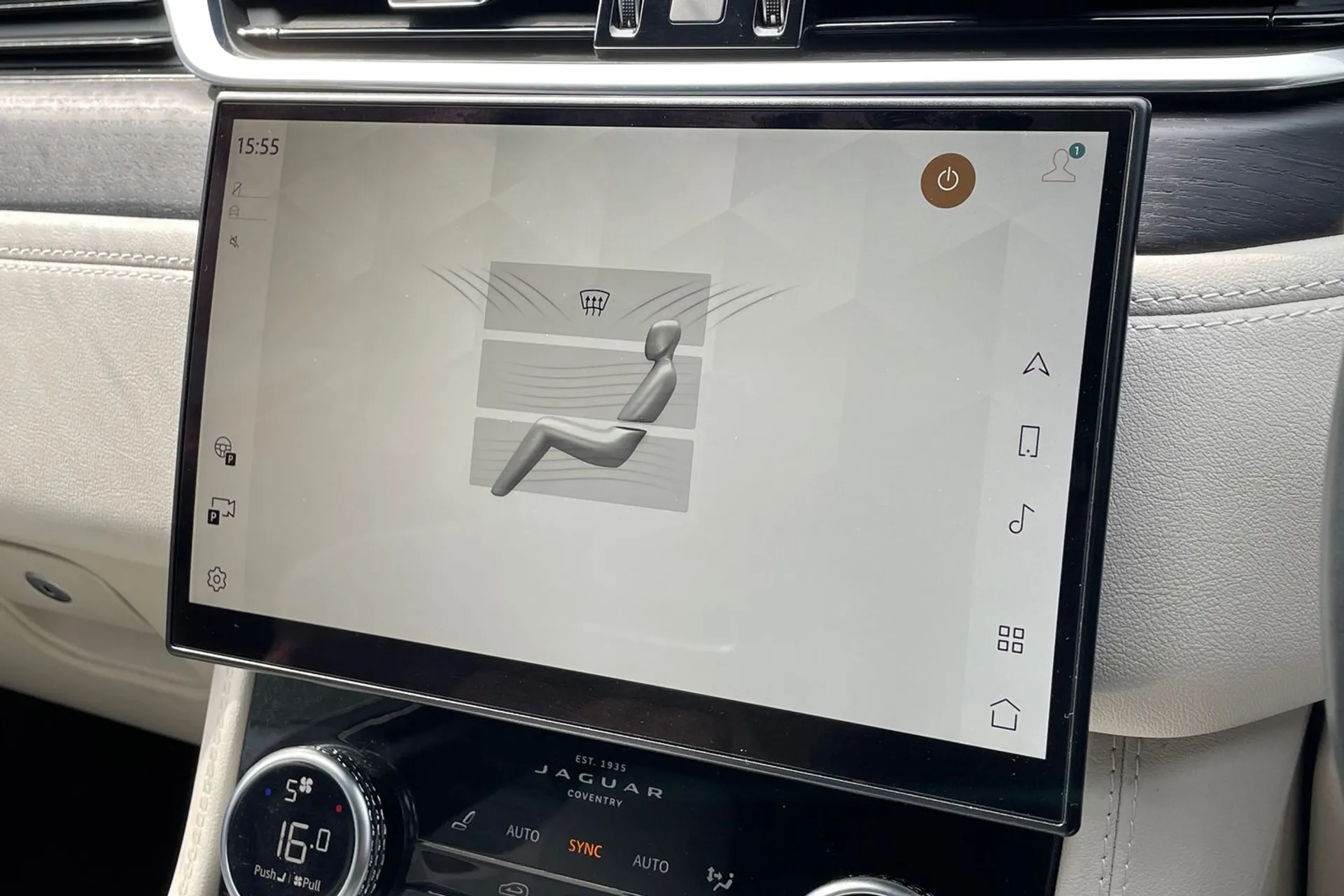 Jaguar F-PACE thumbnail image number 18