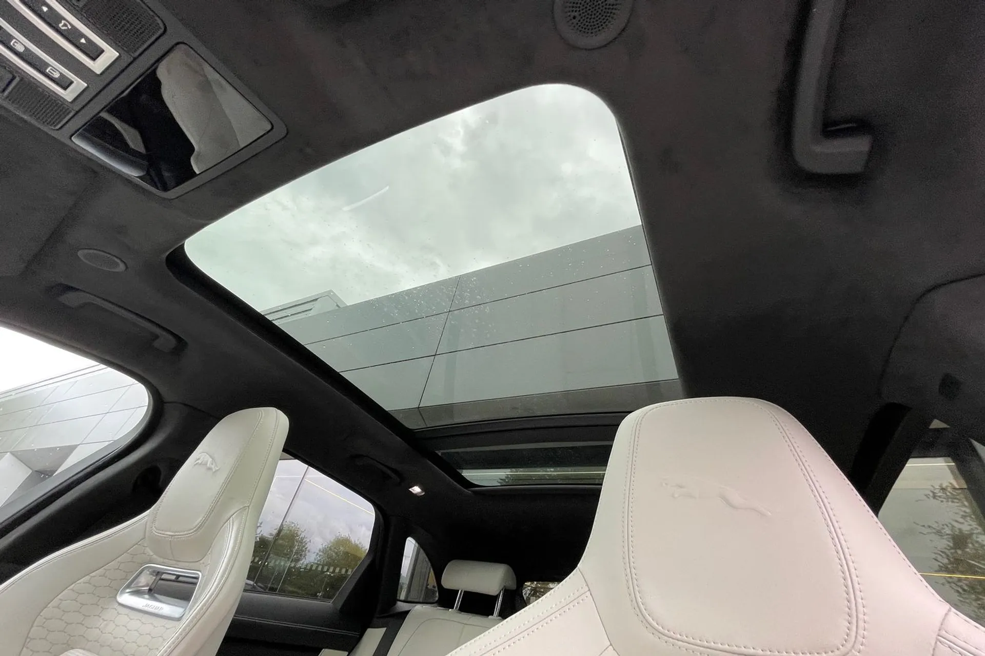 Jaguar F-PACE thumbnail image number 5