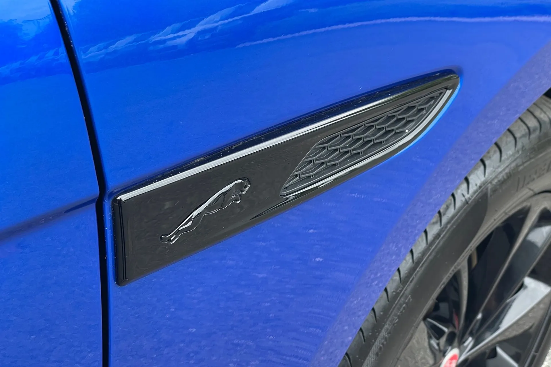 Jaguar F-PACE thumbnail image number 62