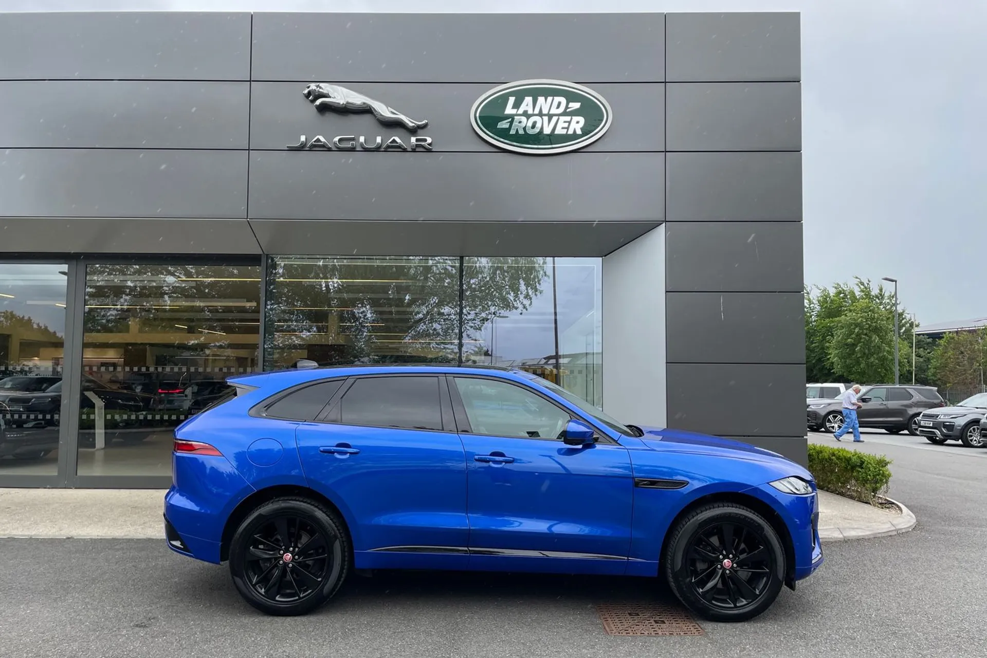 Jaguar F-PACE thumbnail image number 2