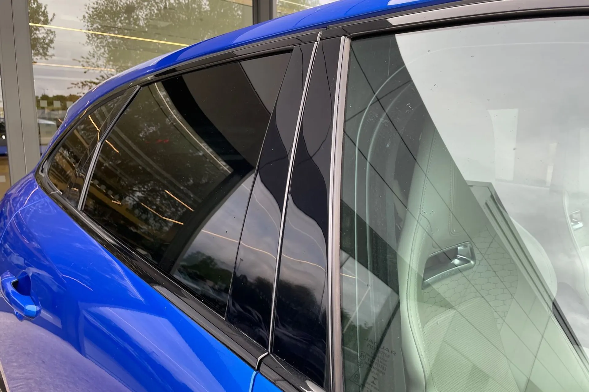 Jaguar F-PACE thumbnail image number 27