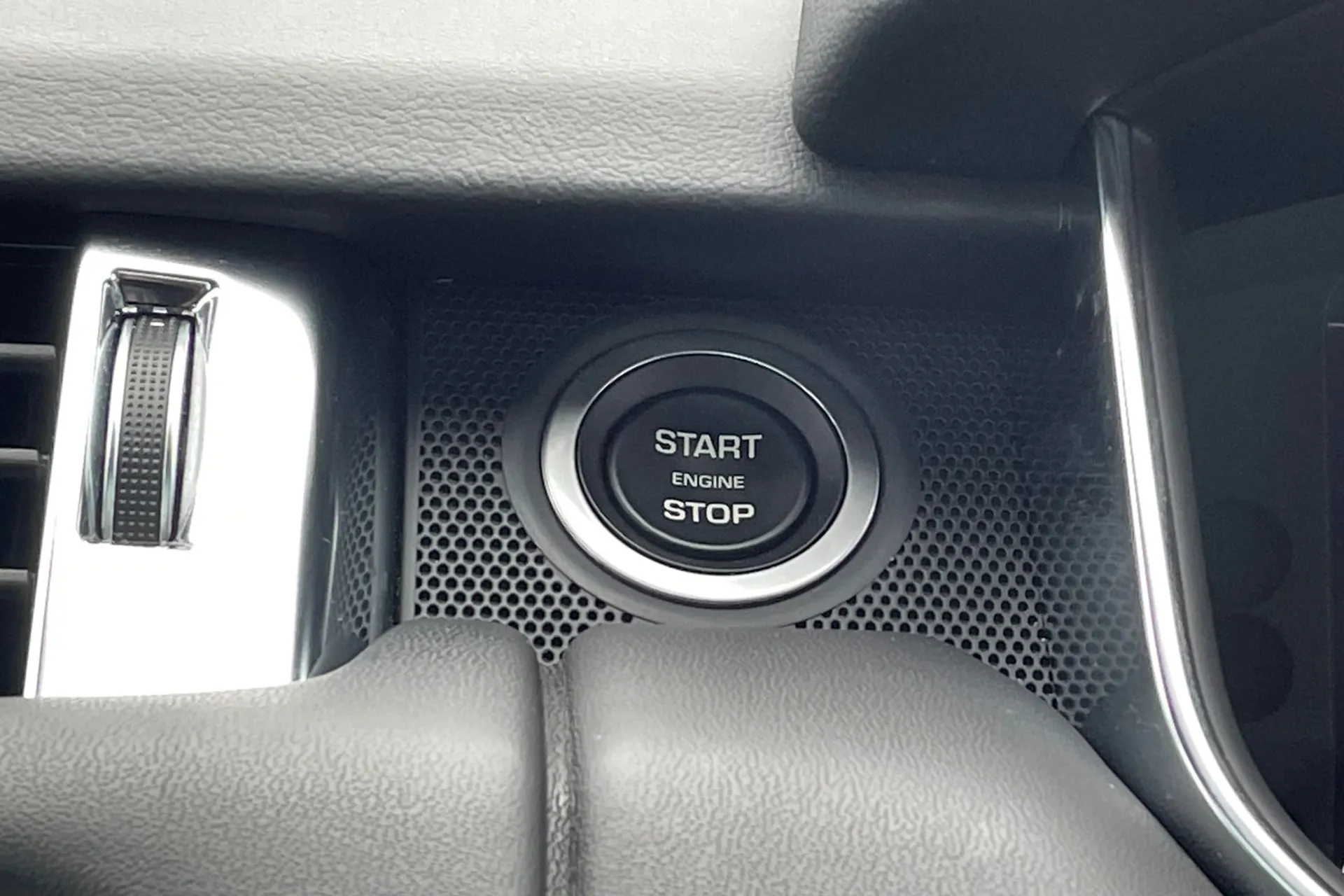 LAND ROVER RANGE ROVER SPORT thumbnail image number 61