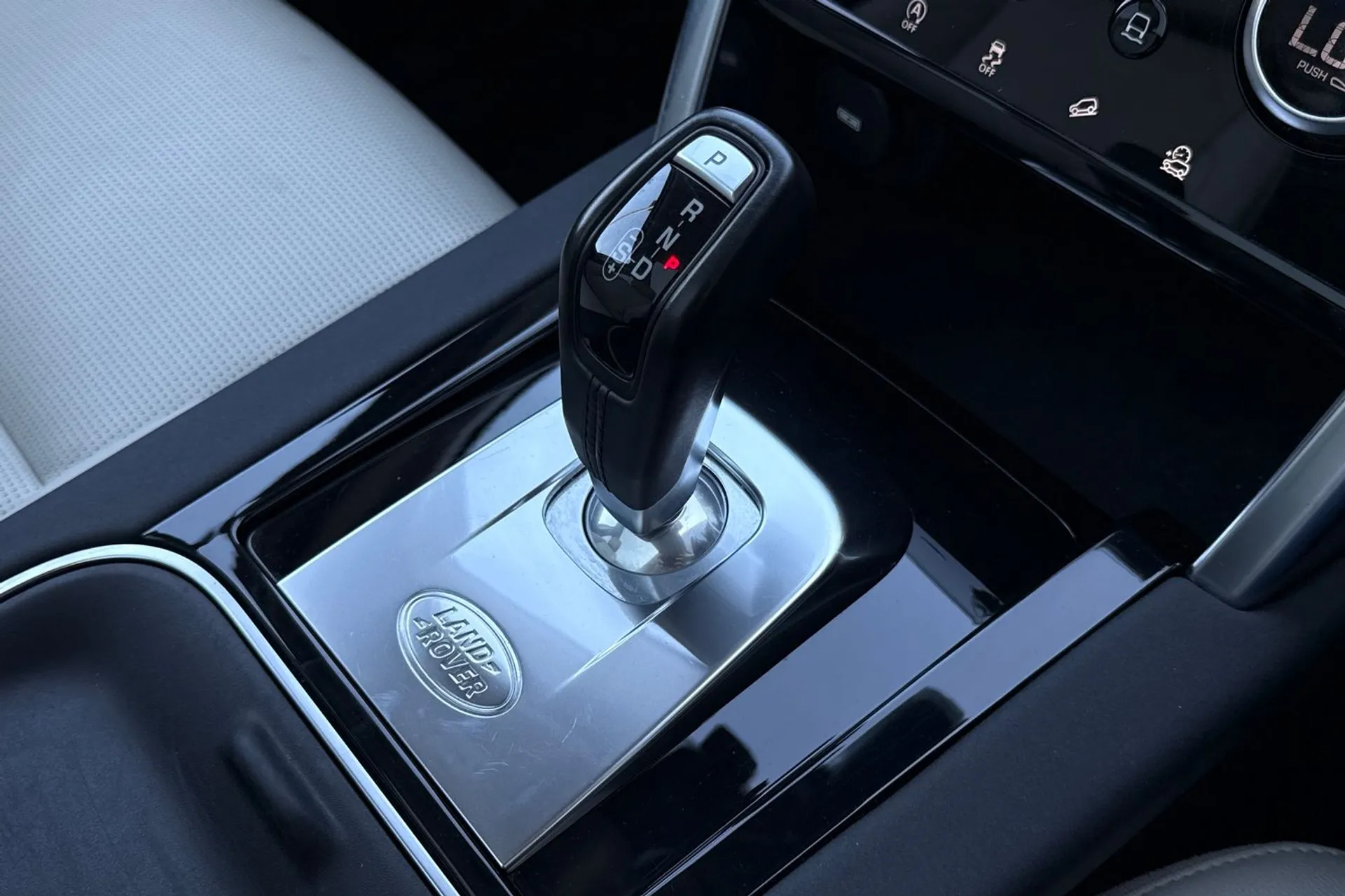 LAND ROVER DISCOVERY SPORT thumbnail image number 25