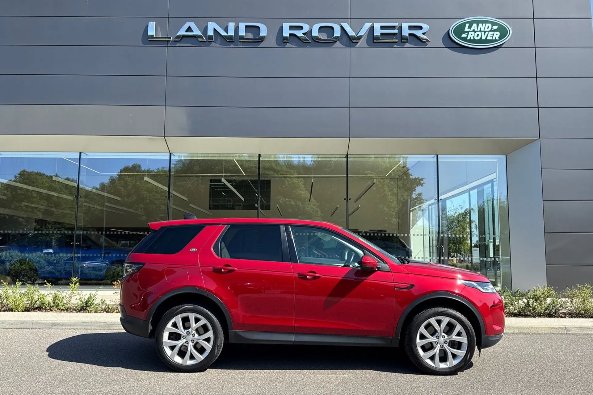 LAND ROVER DISCOVERY SPORT thumbnail image number 2
