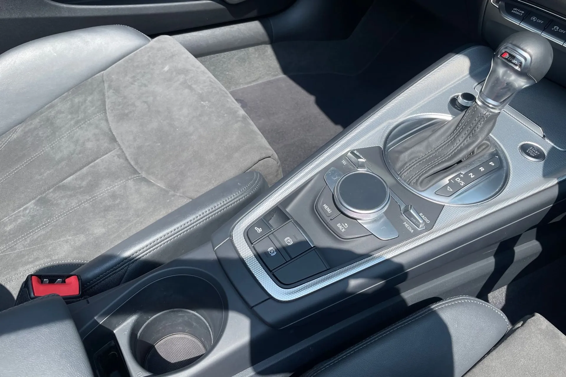 Audi TT thumbnail image number 40