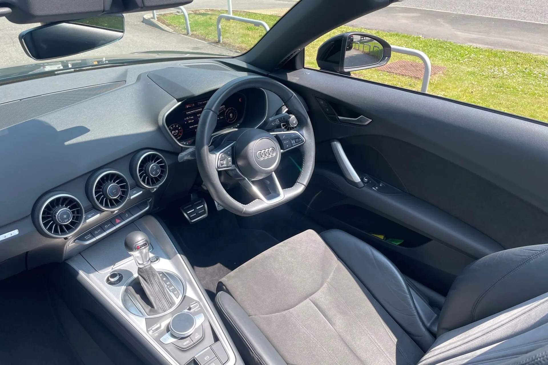 Audi TT thumbnail image number 31