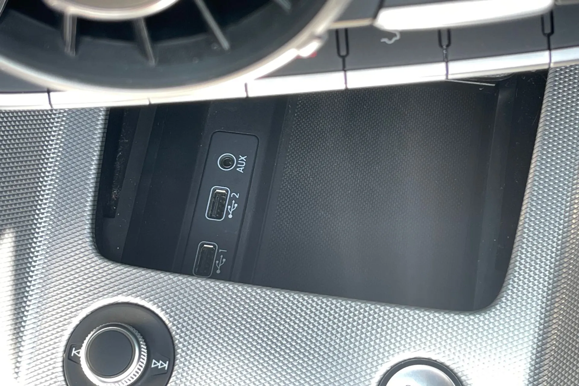Audi TT thumbnail image number 43