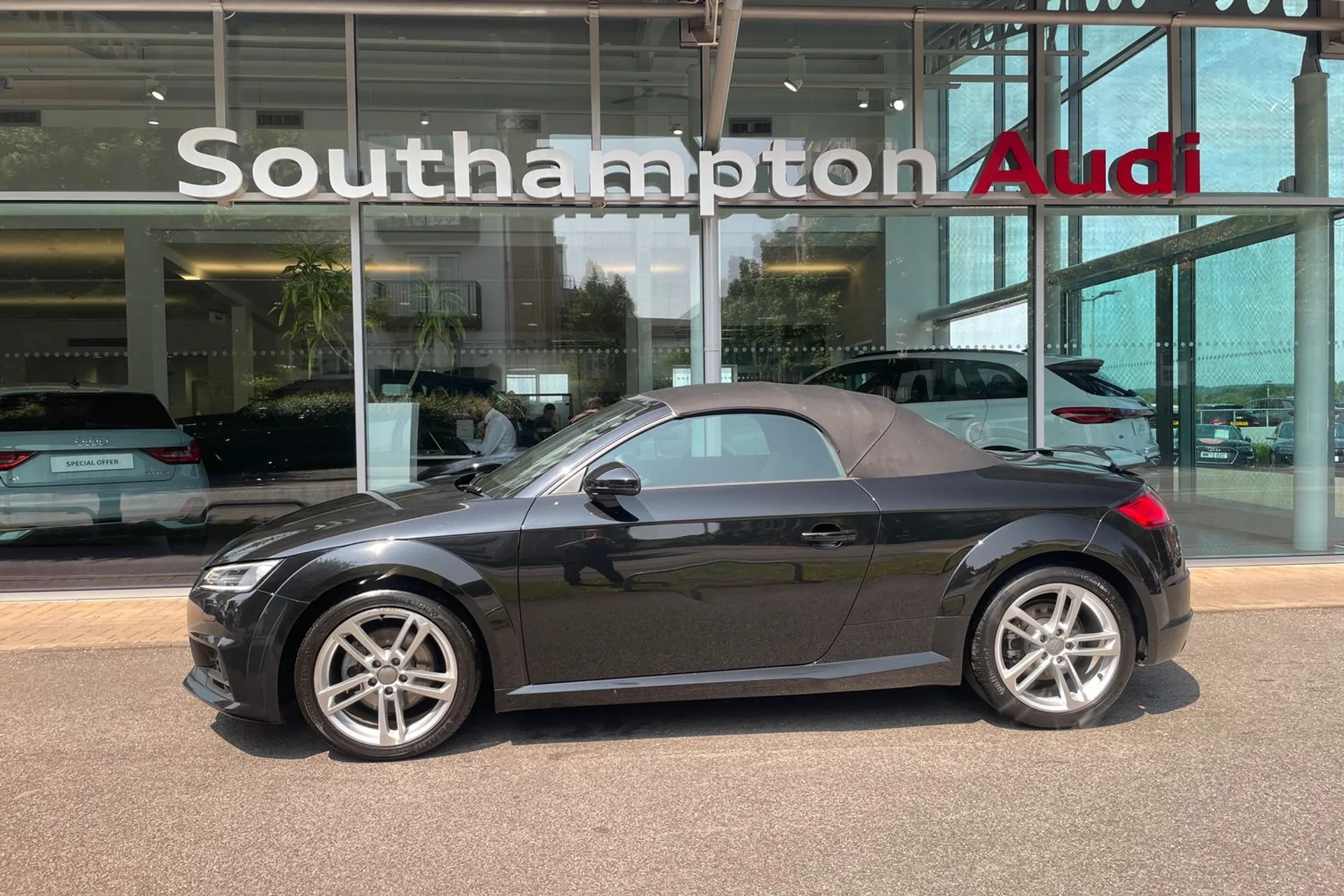 Audi TT thumbnail image number 8