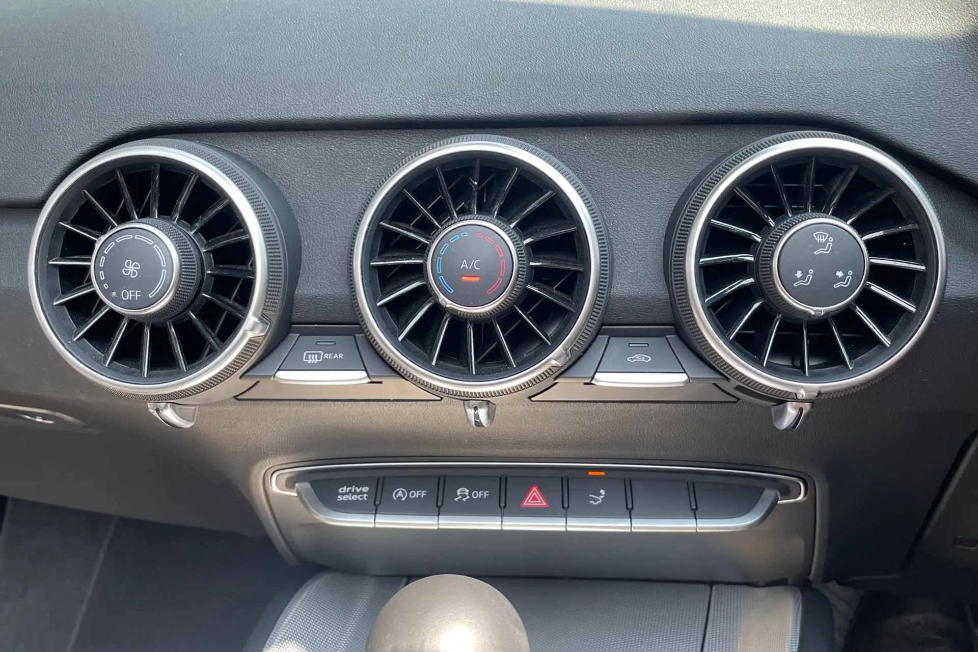 Audi TT thumbnail image number 38