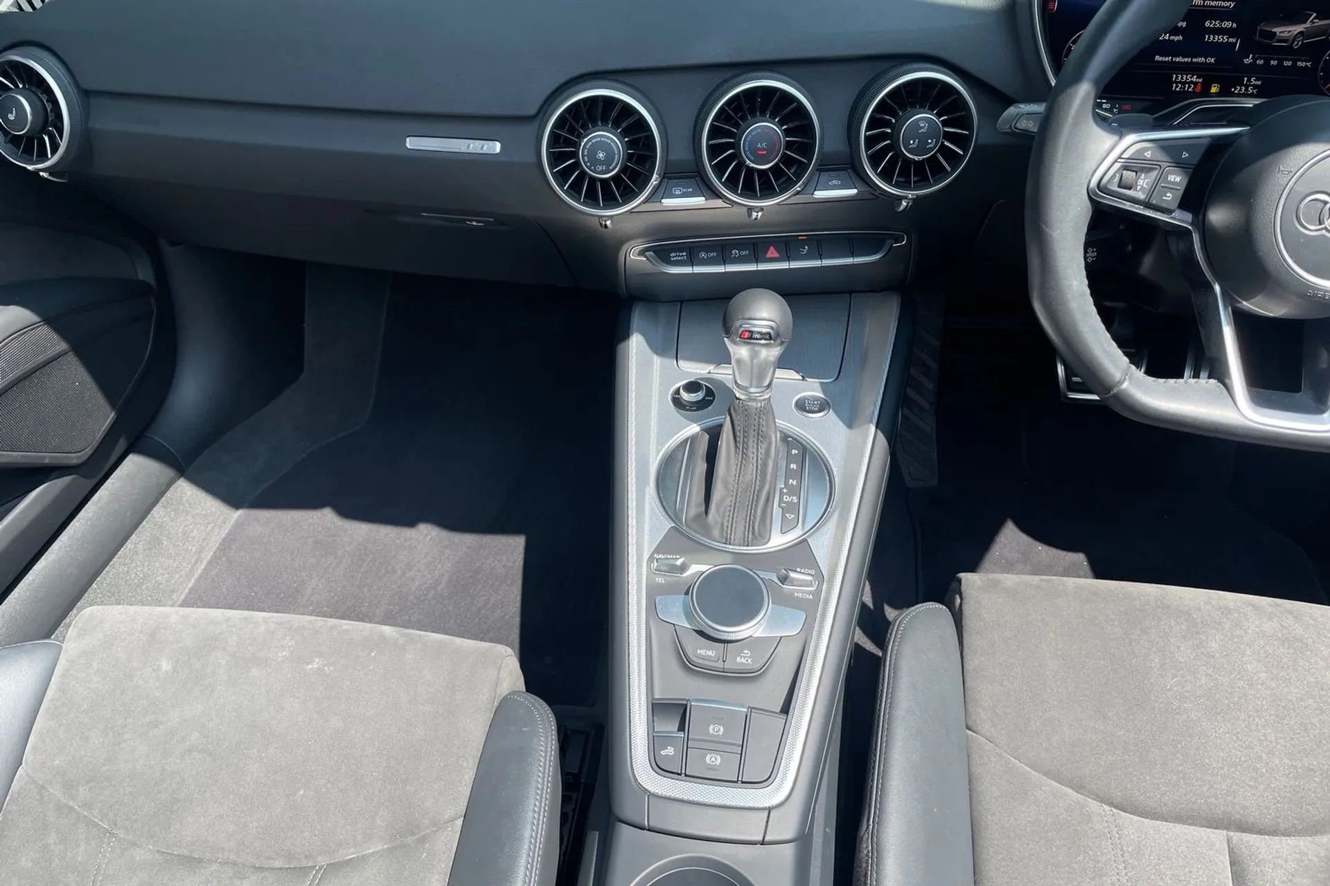 Audi TT thumbnail image number 33