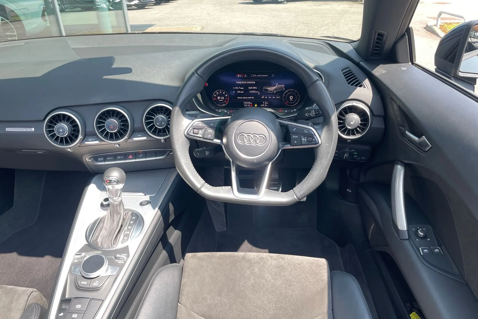 Audi TT thumbnail image number 32