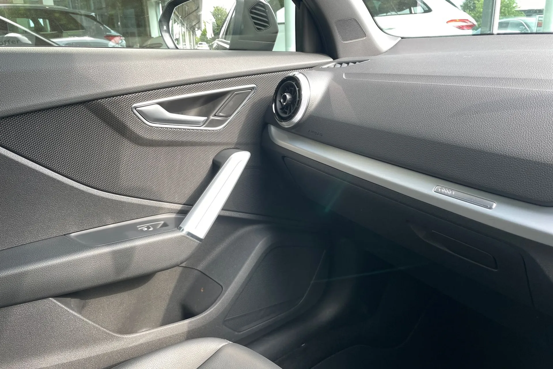 Audi Q2 thumbnail image number 39