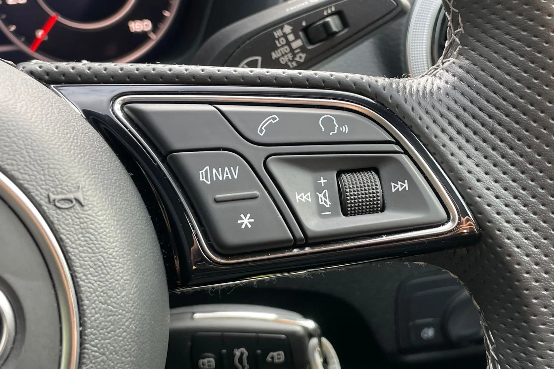 Audi Q2 thumbnail image number 36