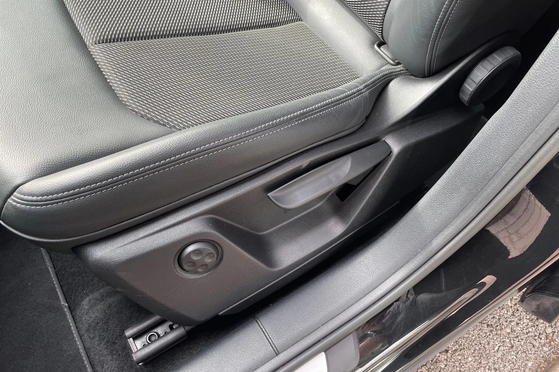 Audi Q2 thumbnail image number 28