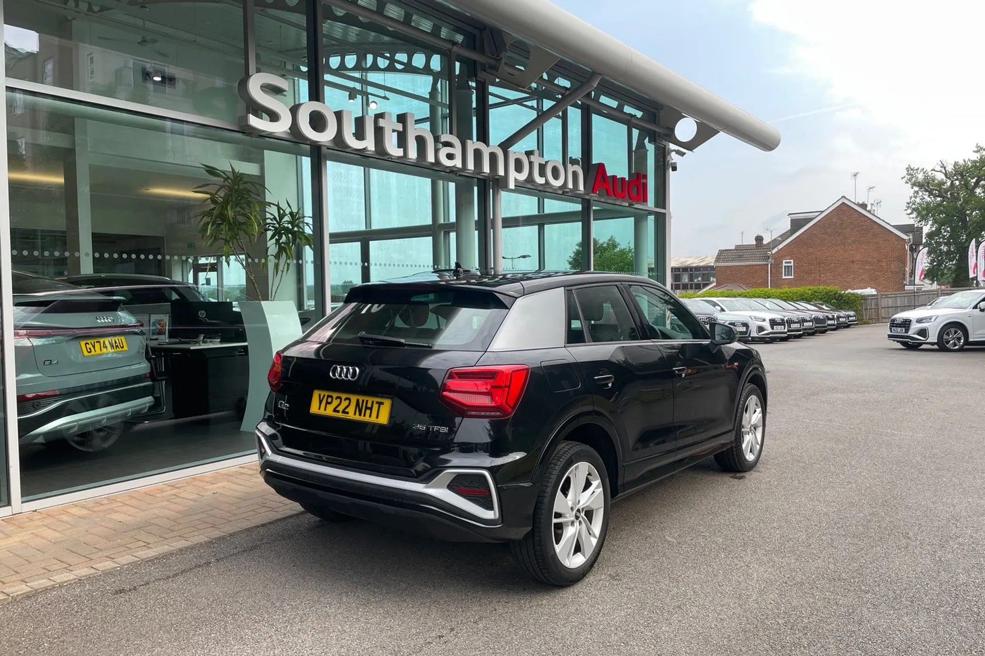 Audi Q2 thumbnail image number 2