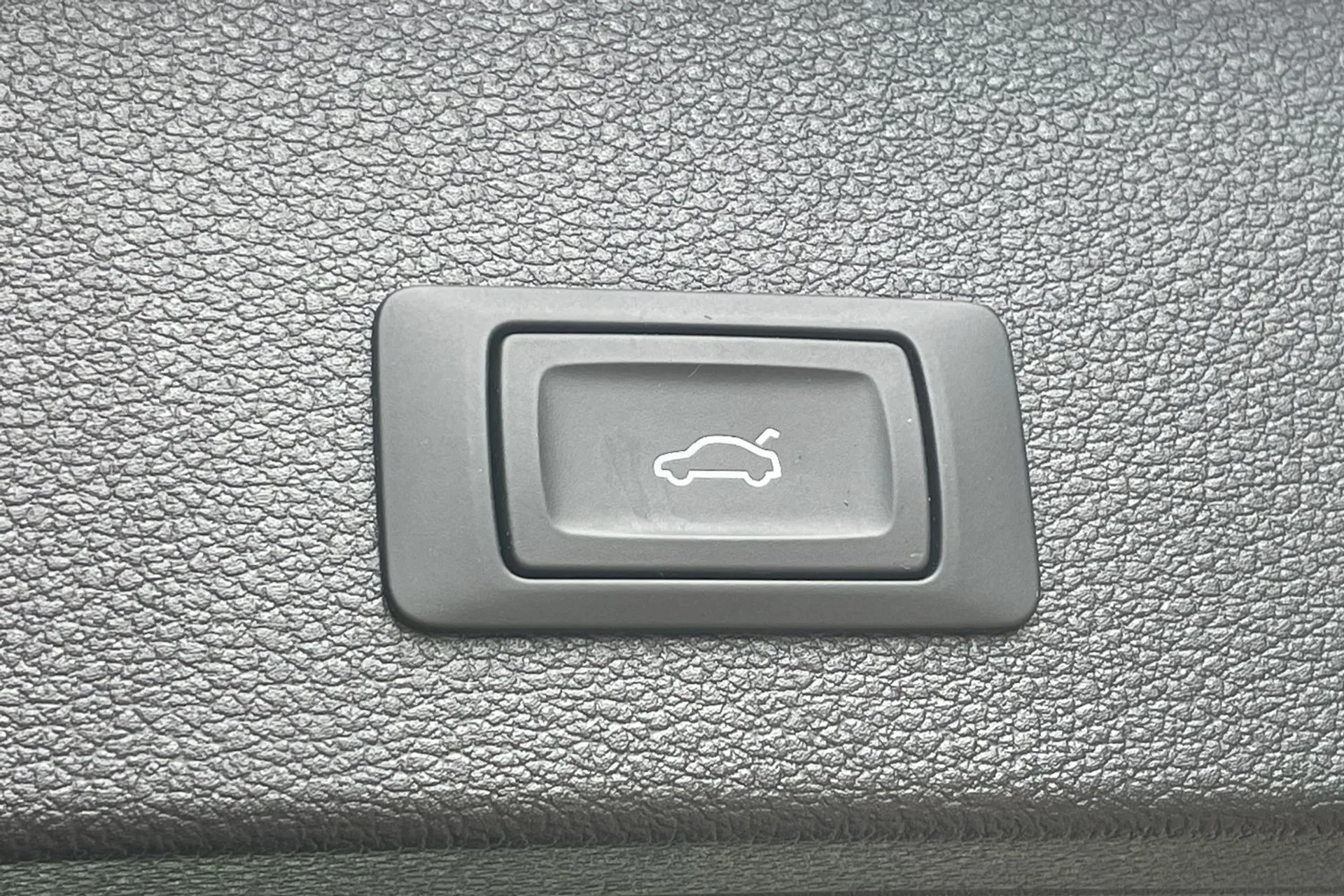 Audi Q2 thumbnail image number 19