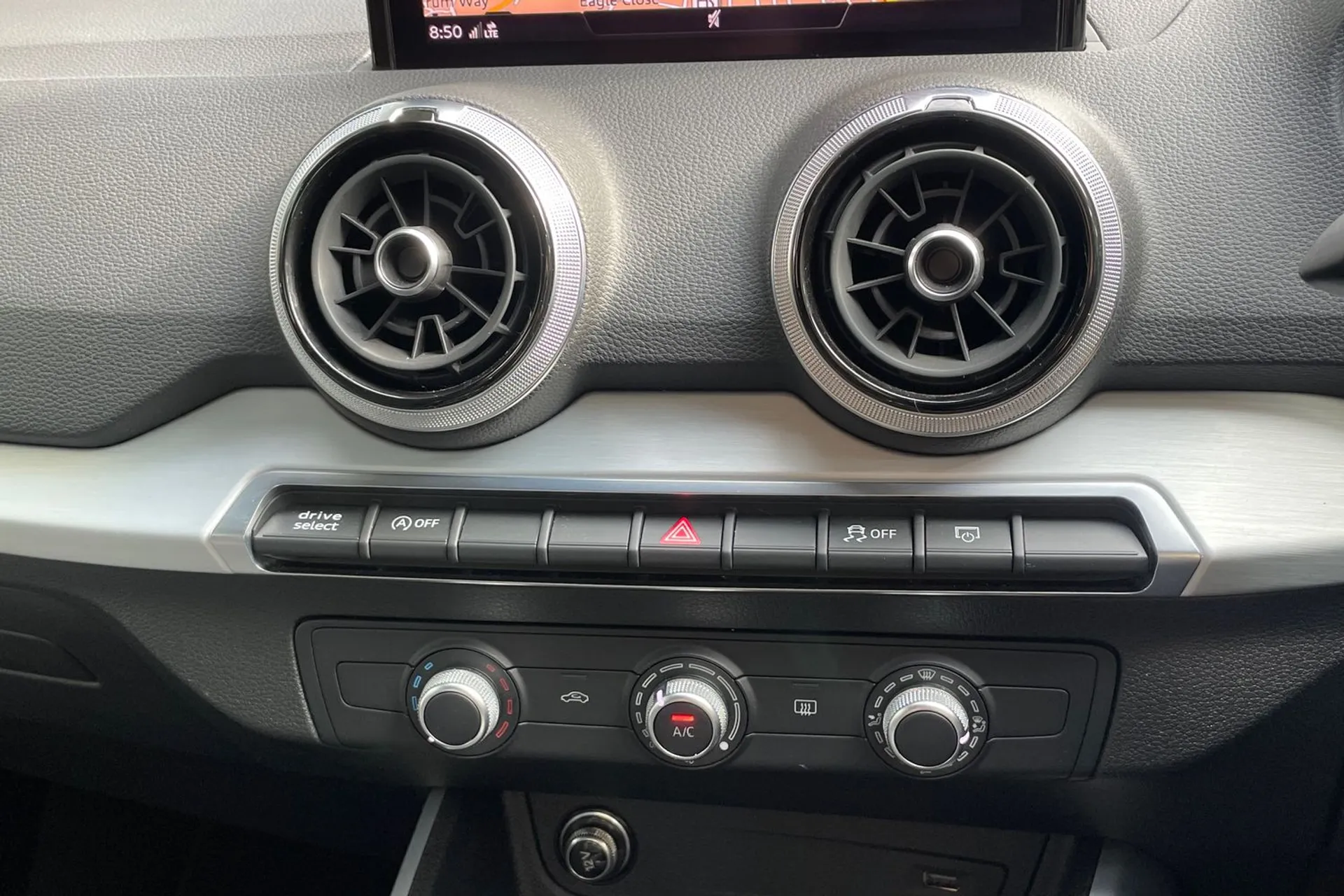 Audi Q2 thumbnail image number 38