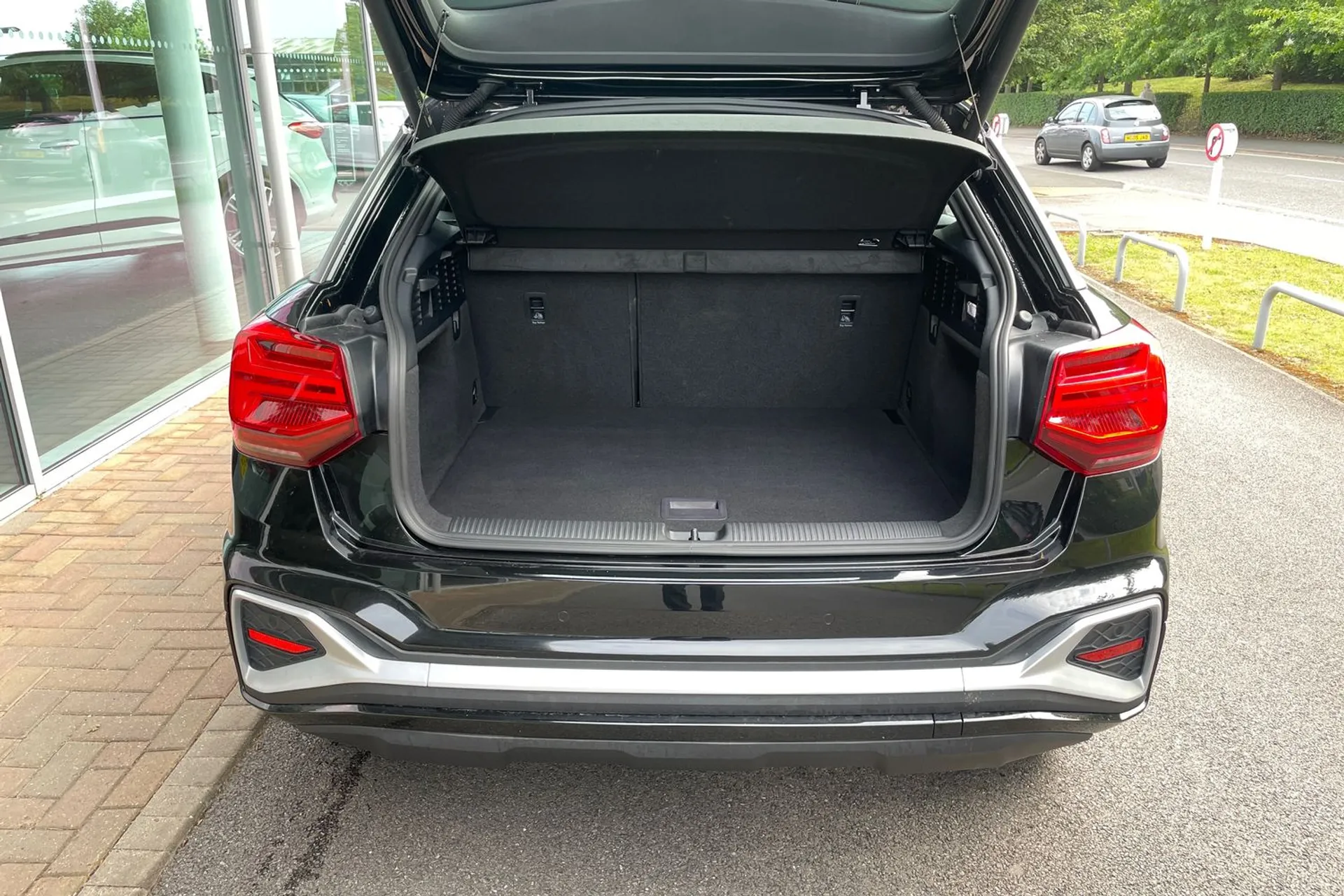 Audi Q2 thumbnail image number 18