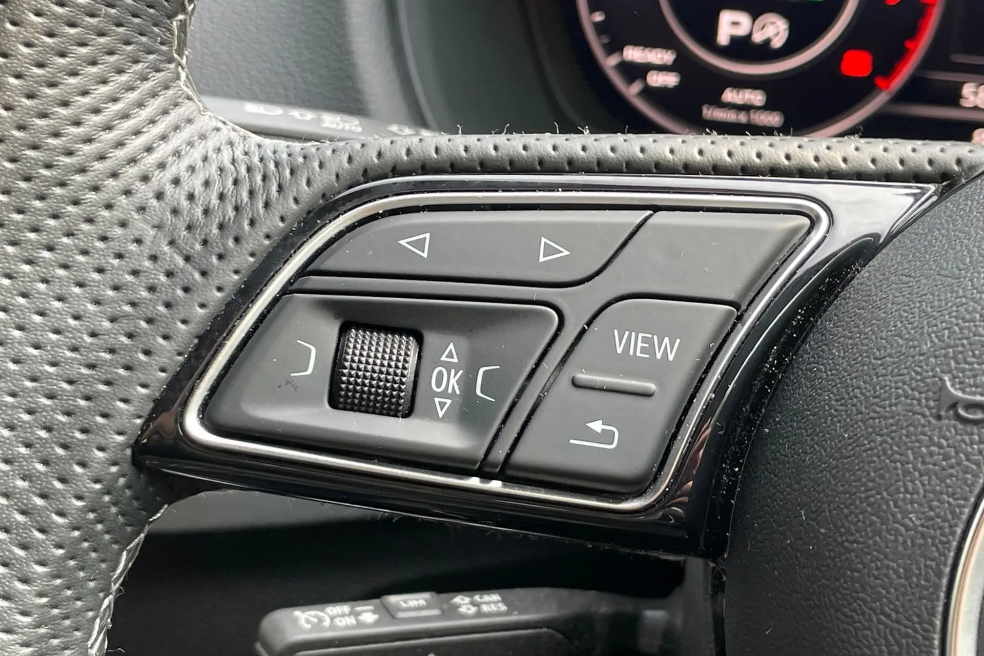 Audi Q2 thumbnail image number 35