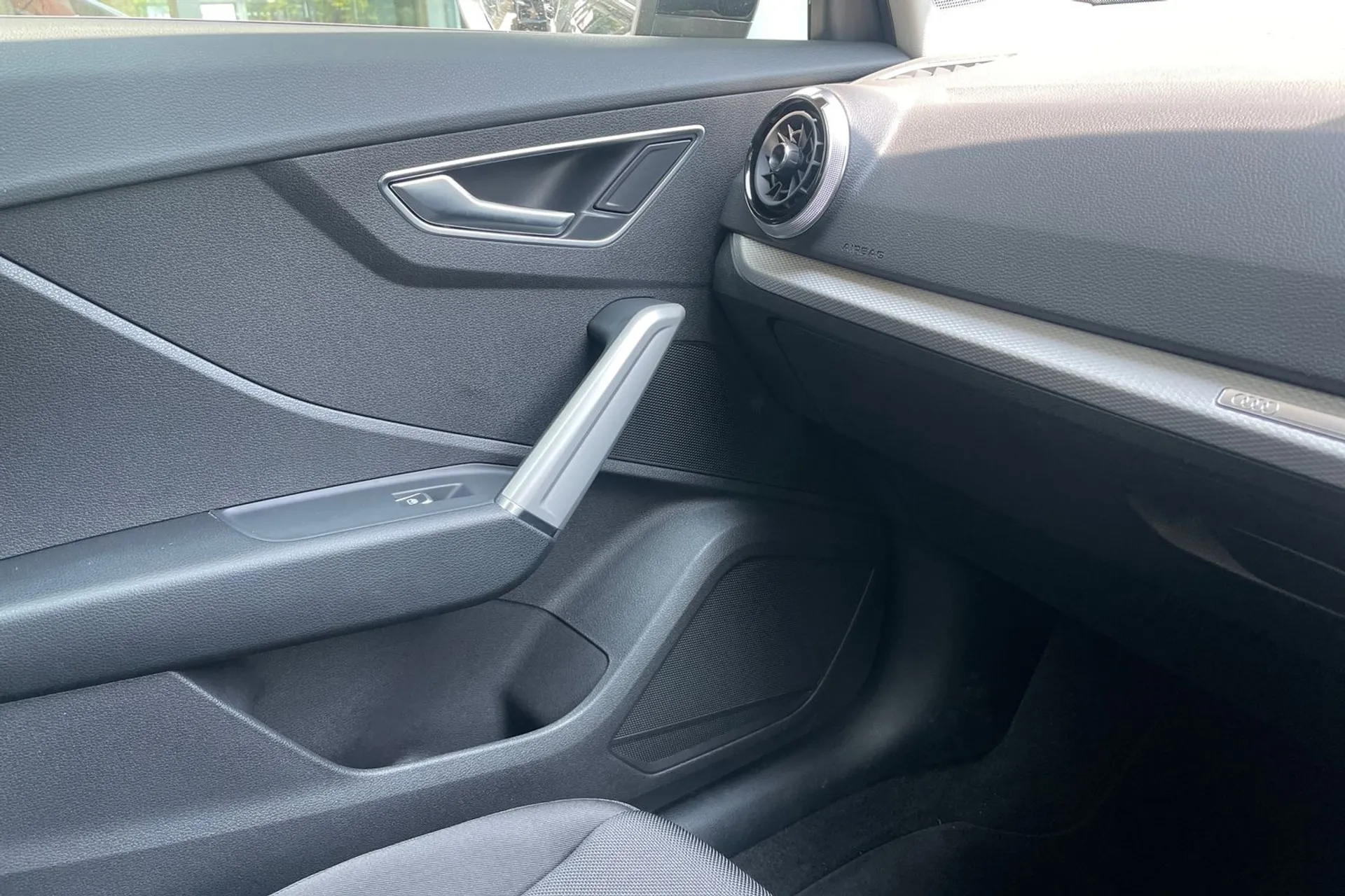 Audi Q2 thumbnail image number 39