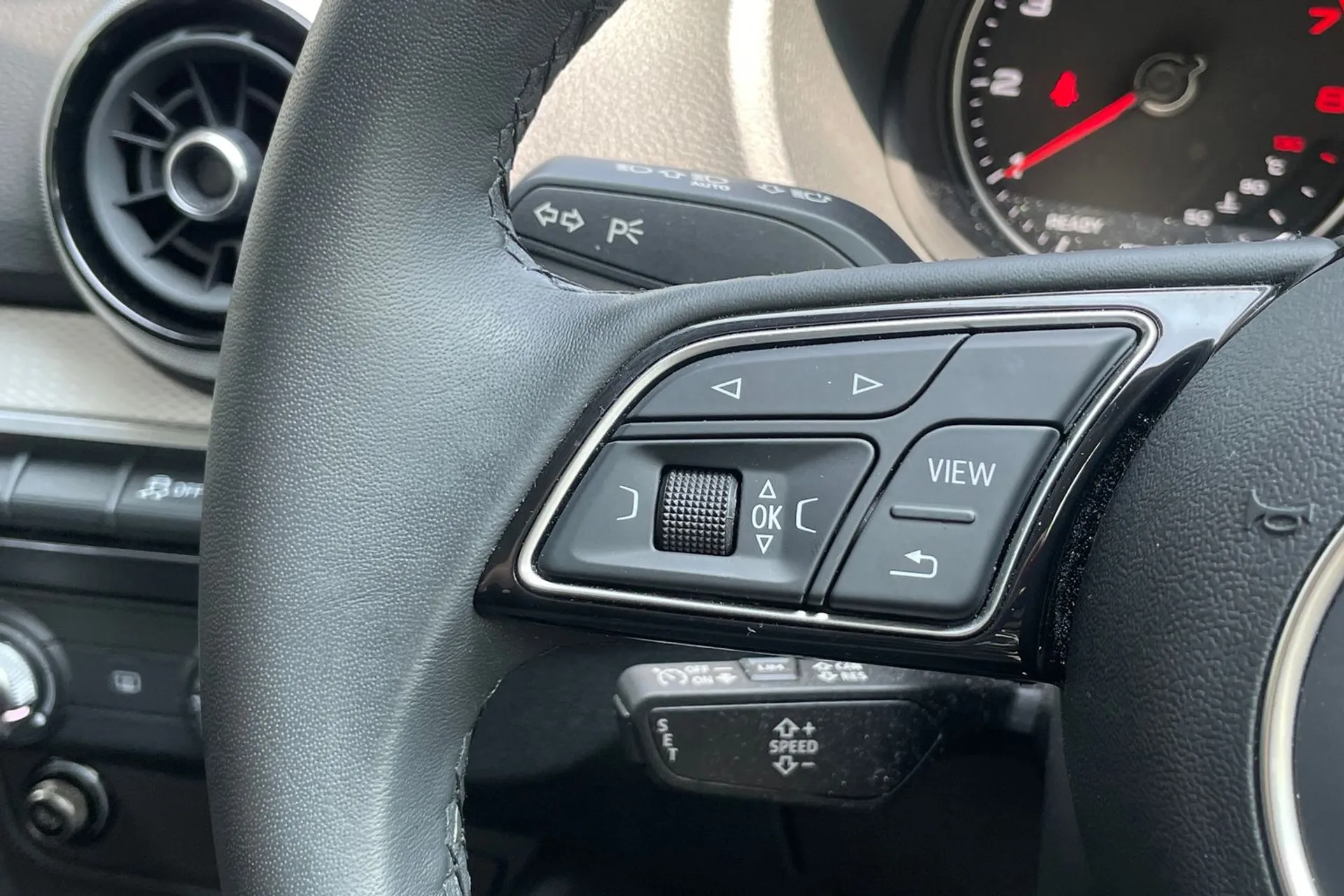 Audi Q2 thumbnail image number 56