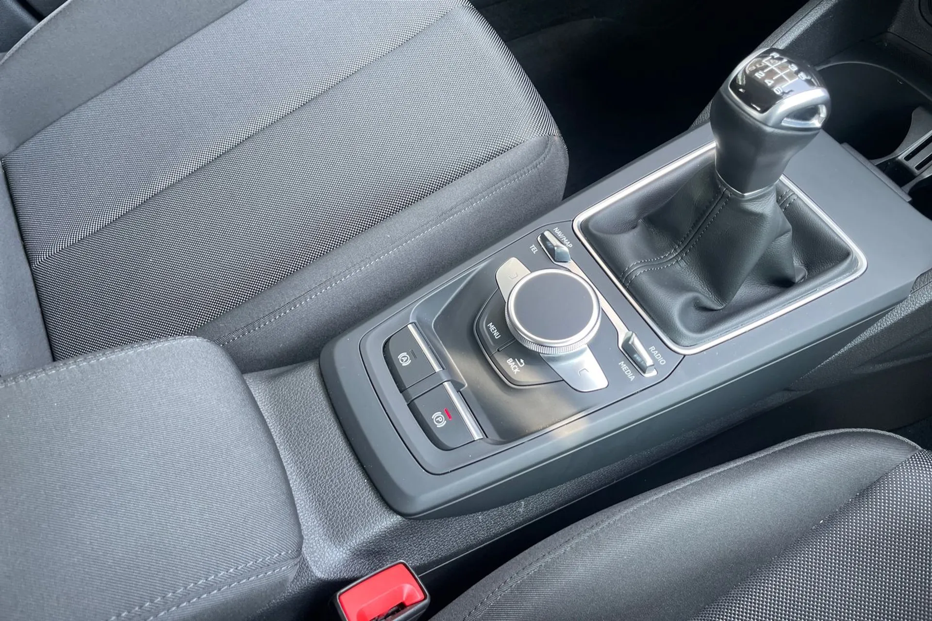Audi Q2 thumbnail image number 40