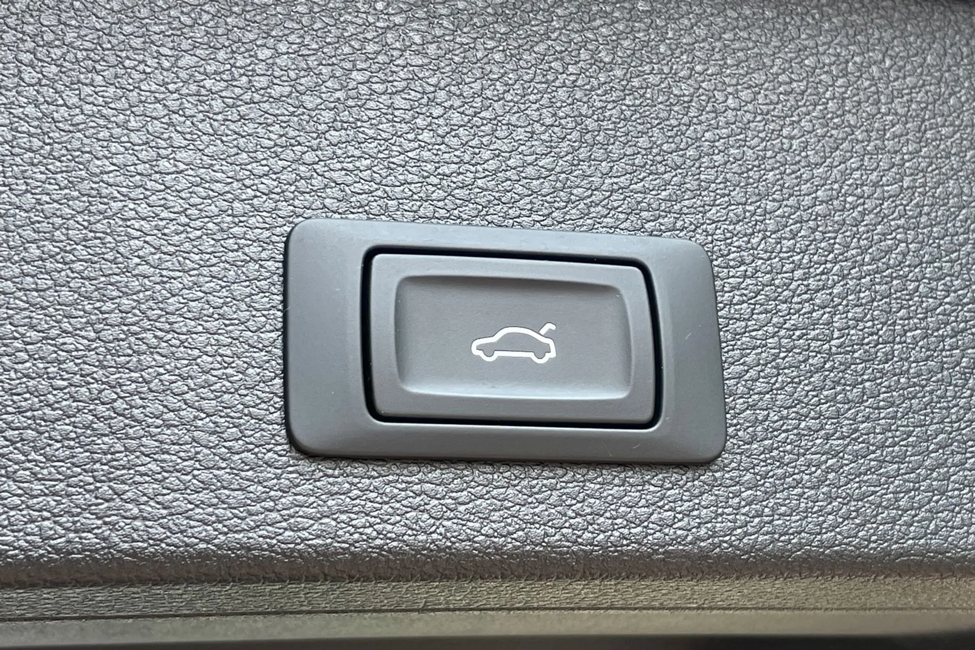 Audi Q2 thumbnail image number 19