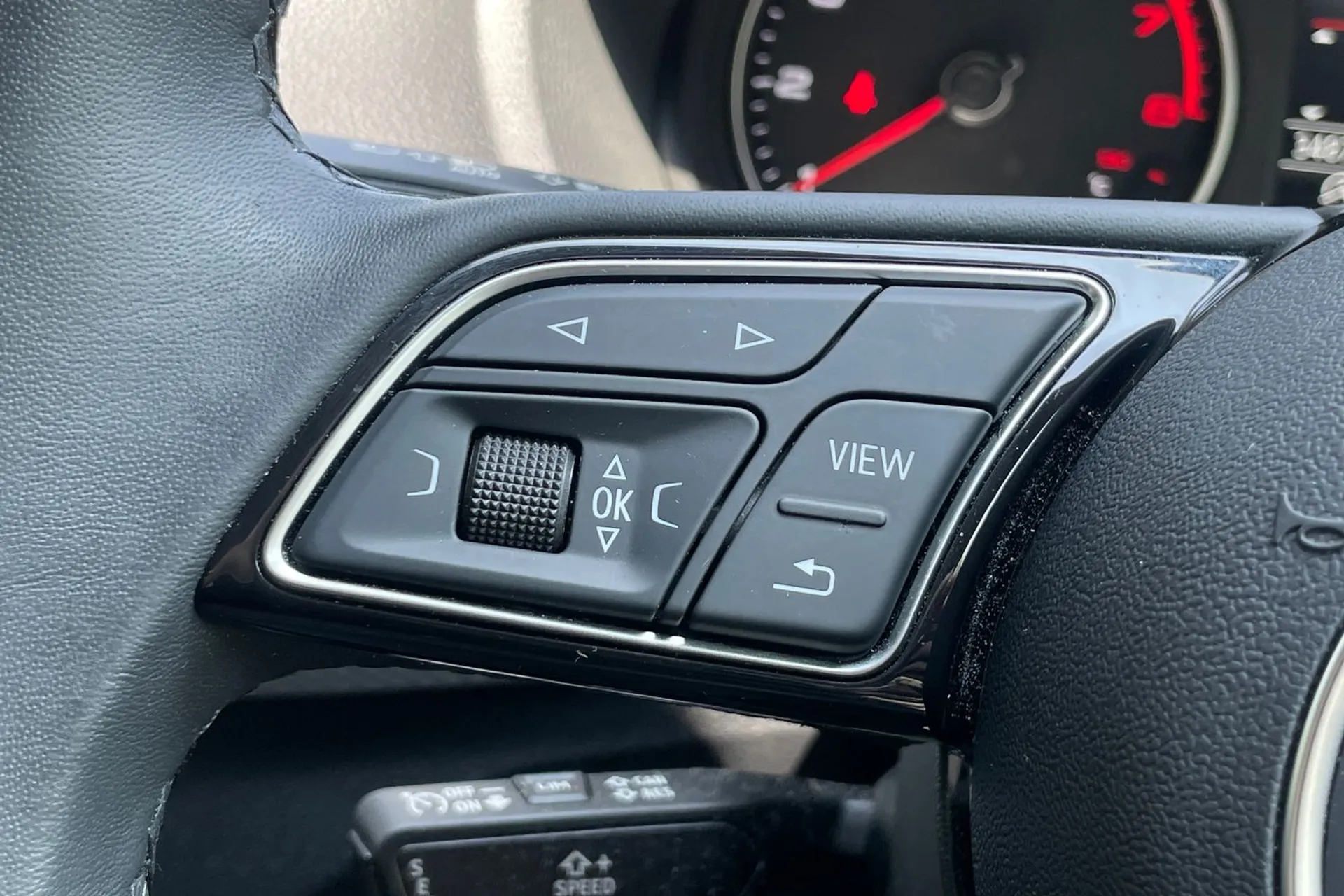 Audi Q2 thumbnail image number 35